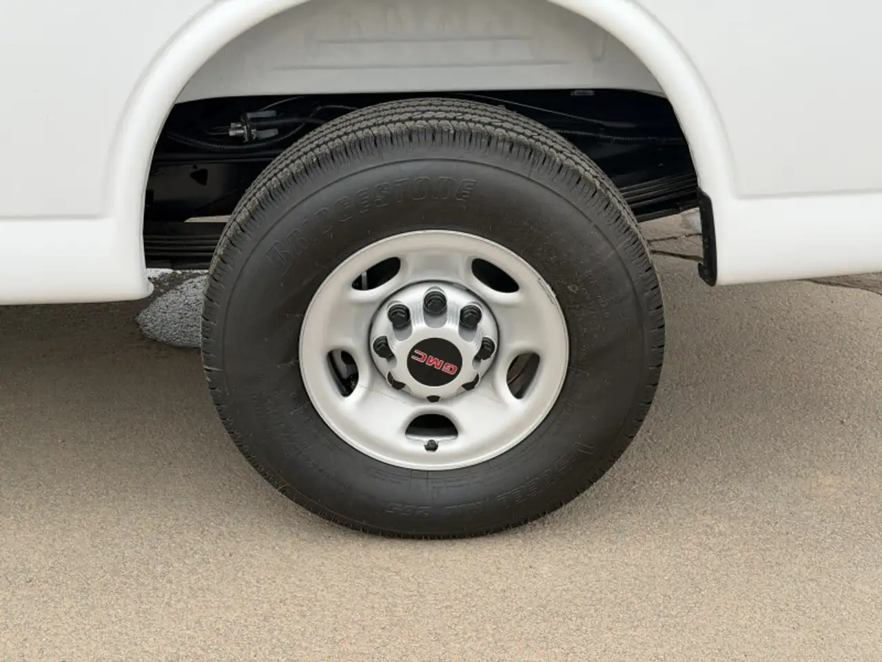 GMC Savana снимка GMC Savana