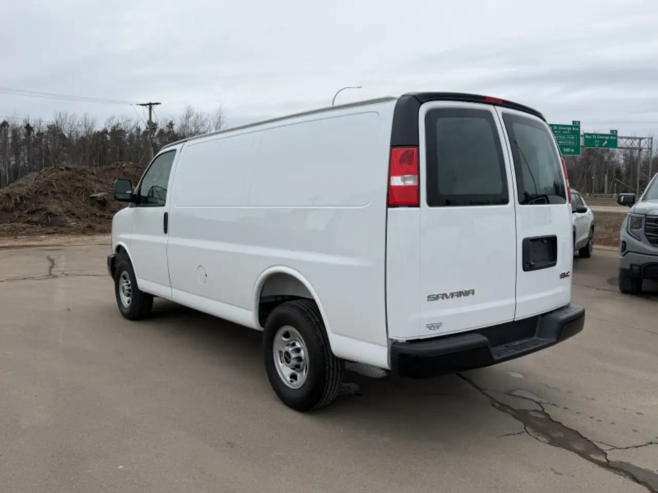 GMC Savana снимка GMC Savana