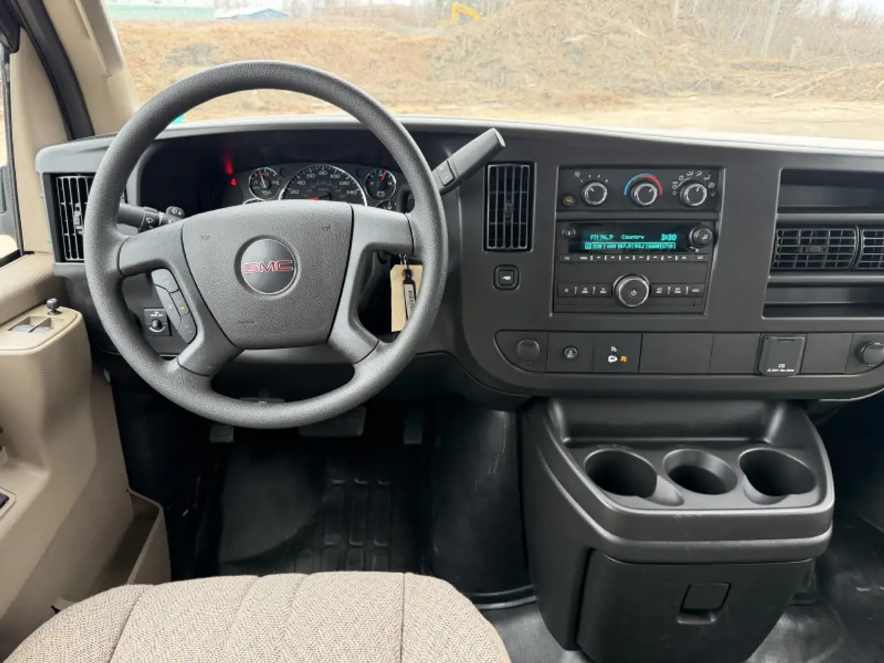 GMC Savana снимка GMC Savana