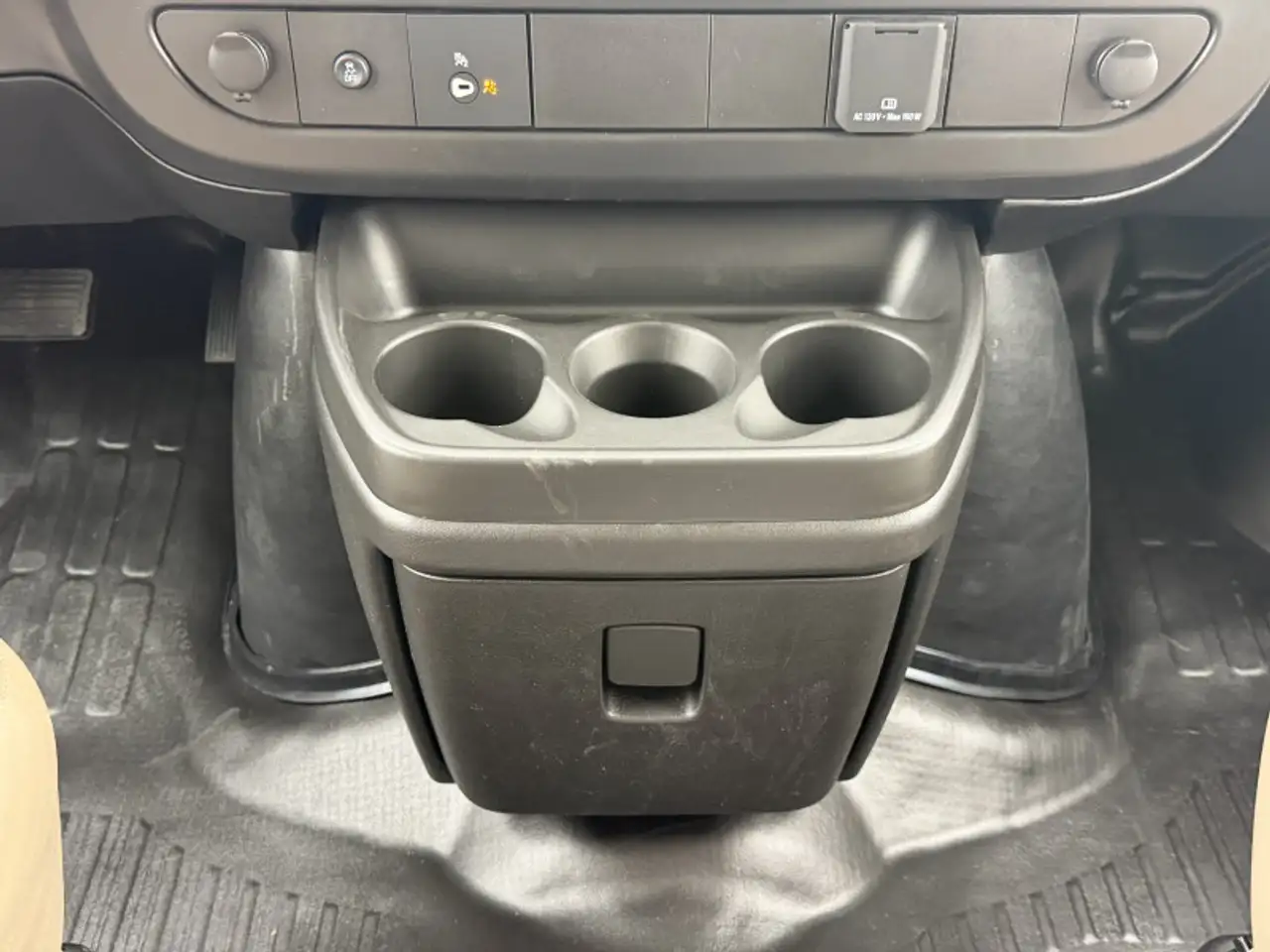 GMC Savana снимка GMC Savana