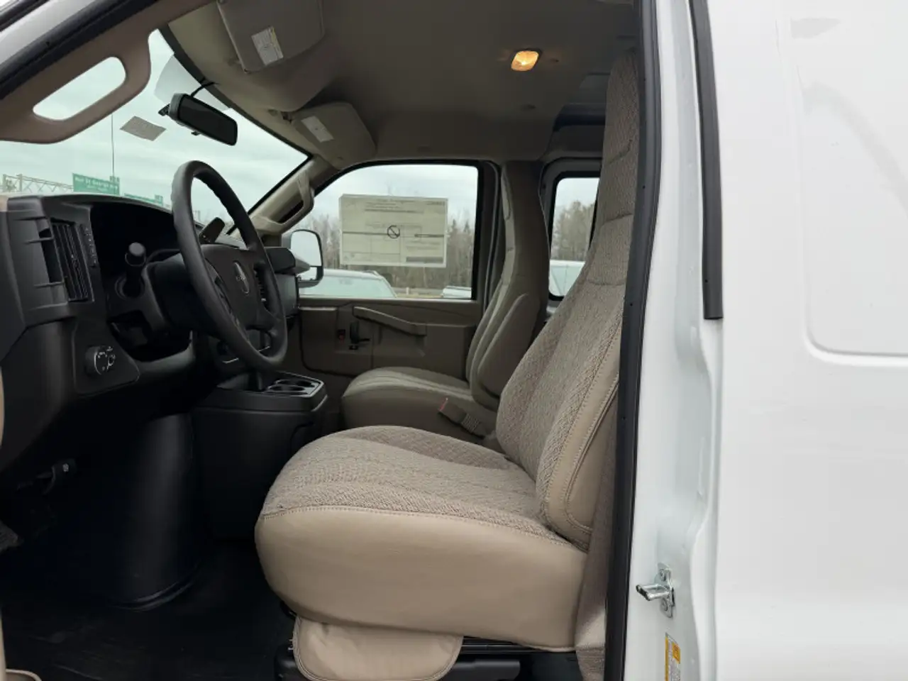 GMC Savana снимка GMC Savana