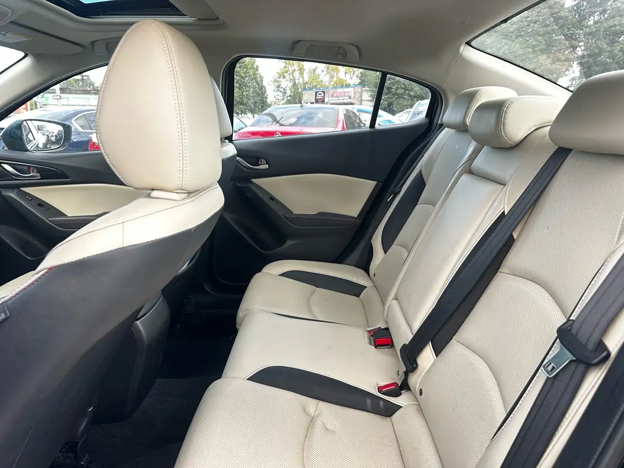 Mazda 3 снимка Mazda 3