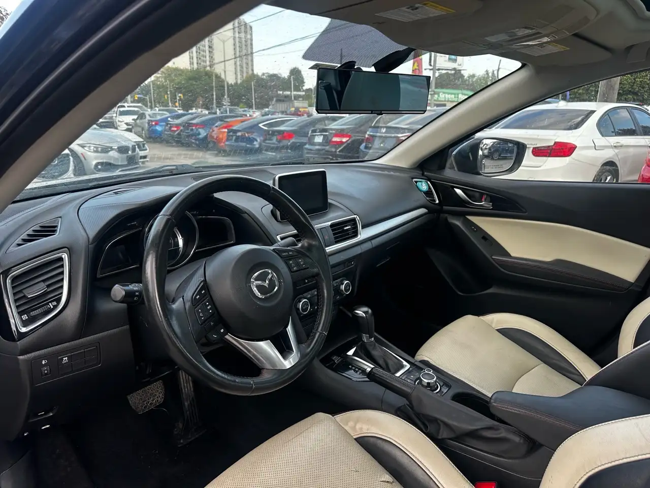 Mazda 3 снимка Mazda 3