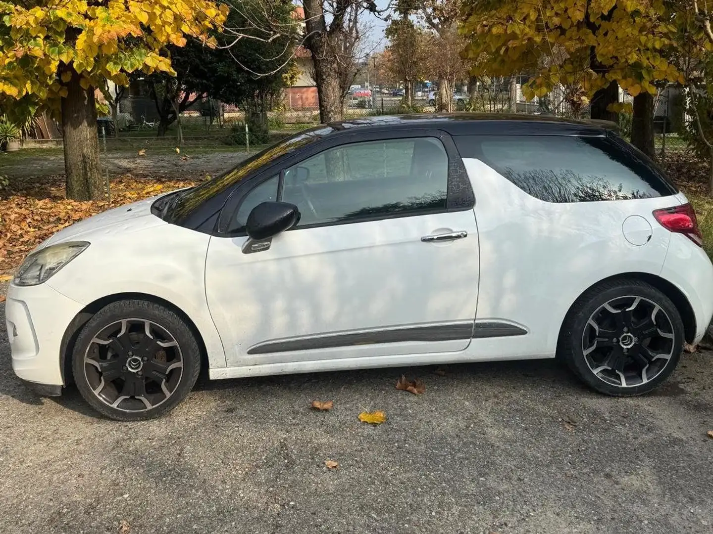 Citroen DS3 DS3 1.4 vti Just Black 95cv Alb - 2