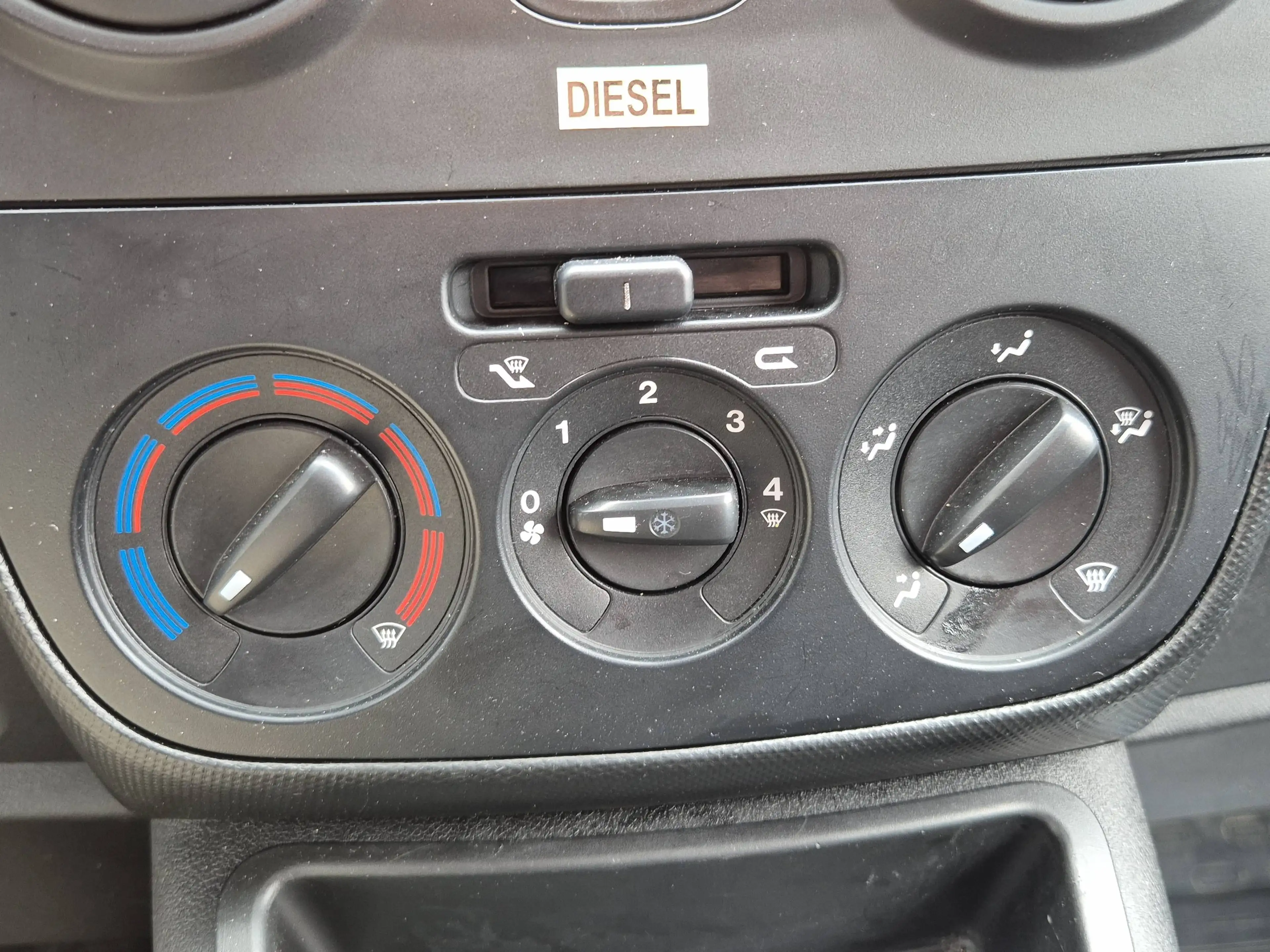 Fiat Fiorino FIORINO CARGO DIESEL - Fiorino 1.3 Multijet SX Ecojet (EU6d) — photo 15