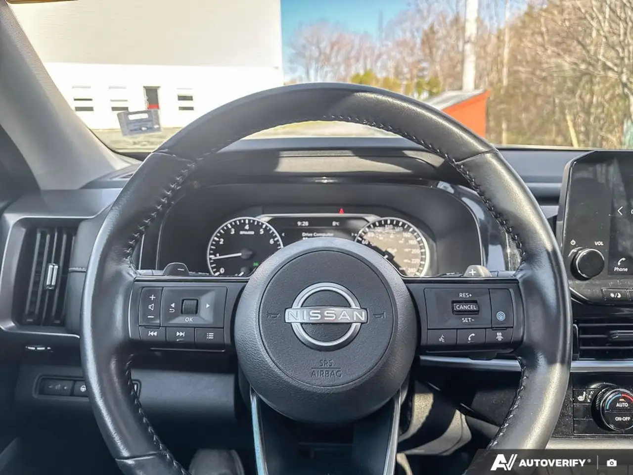 Nissan Pathfinder снимка Nissan Pathfinder