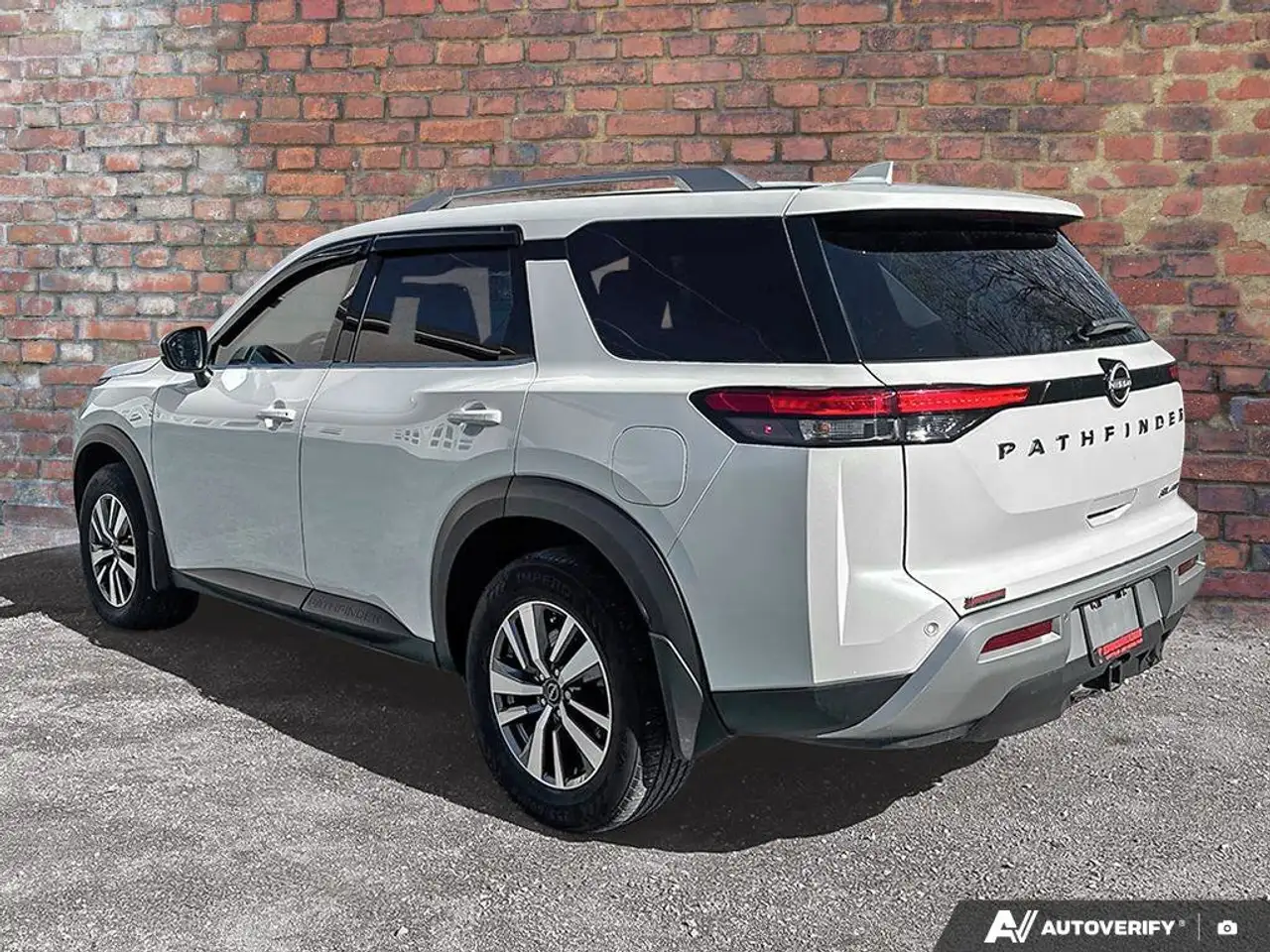 Nissan Pathfinder снимка Nissan Pathfinder
