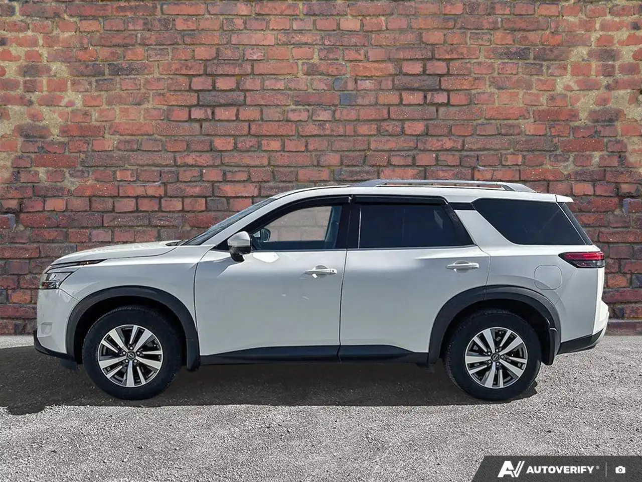 Nissan Pathfinder снимка Nissan Pathfinder