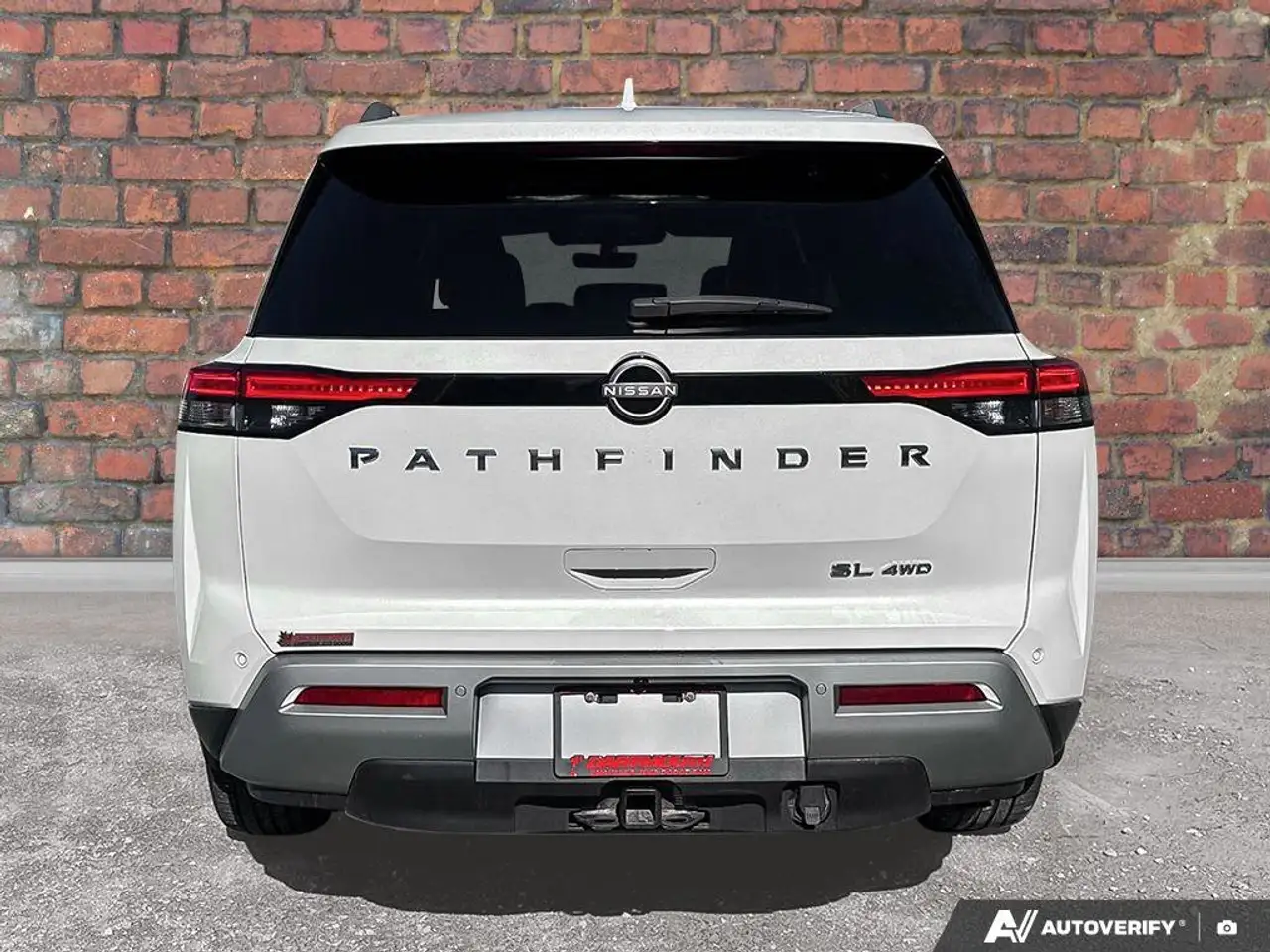 Nissan Pathfinder снимка Nissan Pathfinder