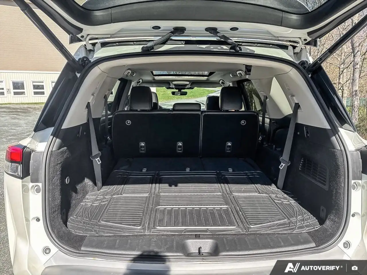 Nissan Pathfinder снимка Nissan Pathfinder