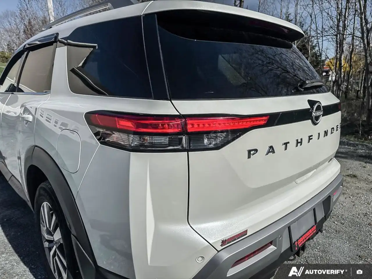 Nissan Pathfinder снимка Nissan Pathfinder