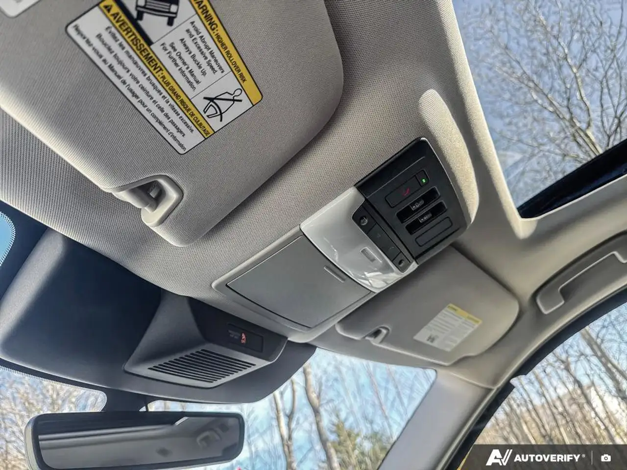 Nissan Pathfinder снимка Nissan Pathfinder