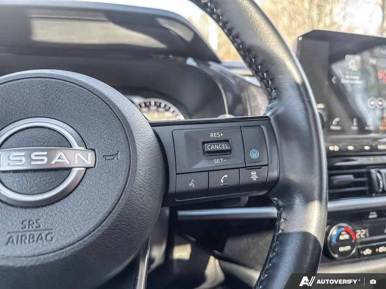 Nissan Pathfinder снимка Nissan Pathfinder
