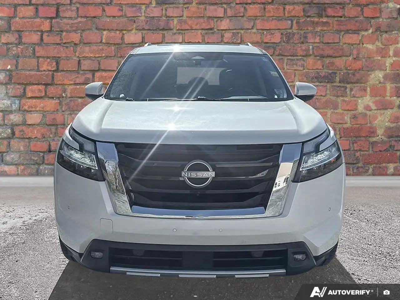 Nissan Pathfinder снимка Nissan Pathfinder