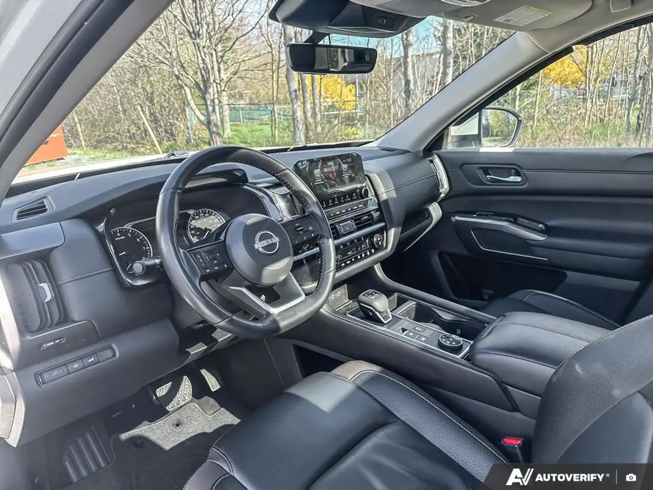 Nissan Pathfinder снимка Nissan Pathfinder