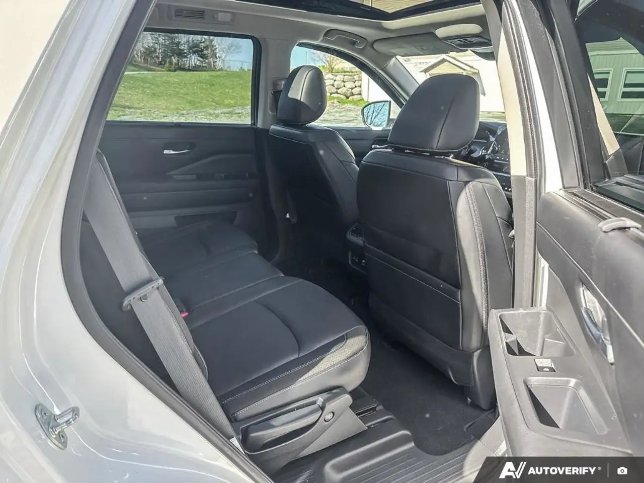 Nissan Pathfinder снимка Nissan Pathfinder