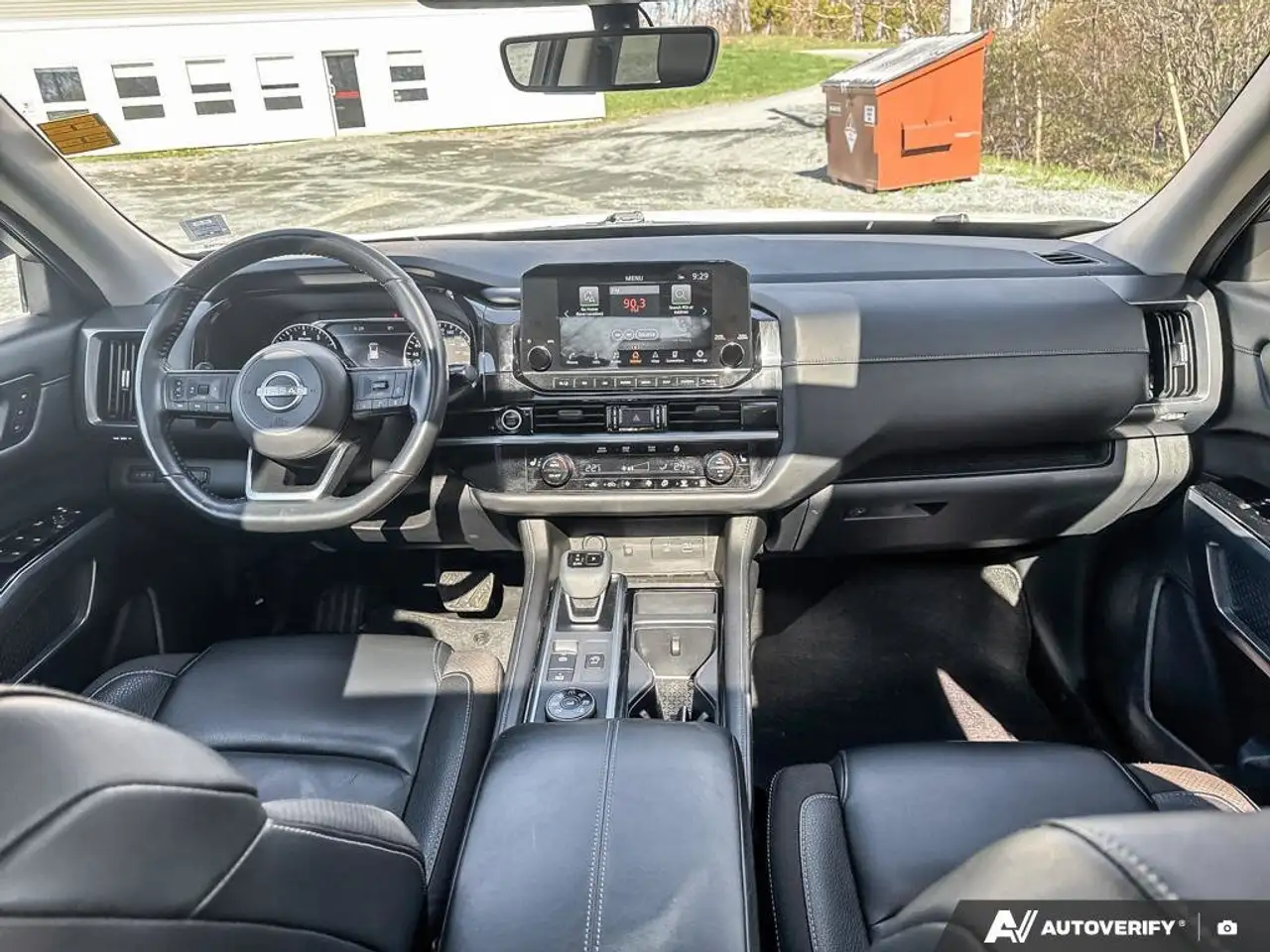 Nissan Pathfinder снимка Nissan Pathfinder