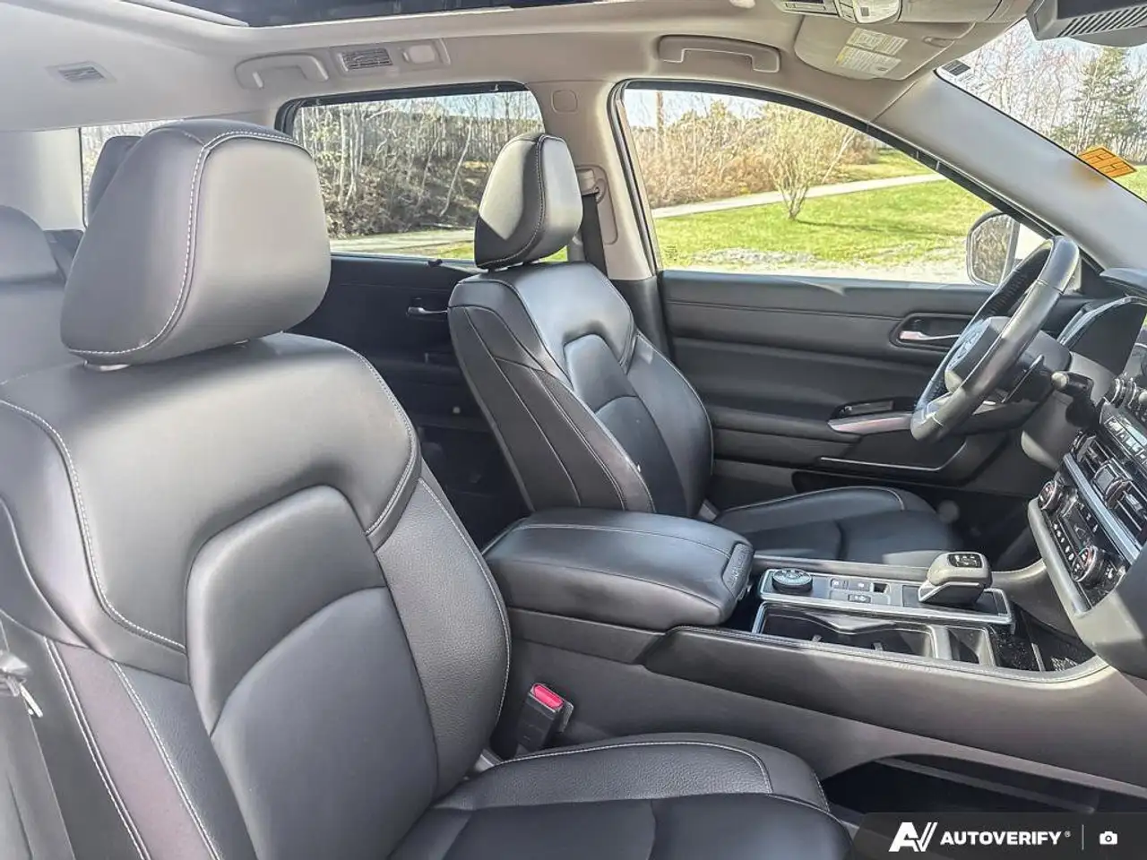 Nissan Pathfinder снимка Nissan Pathfinder