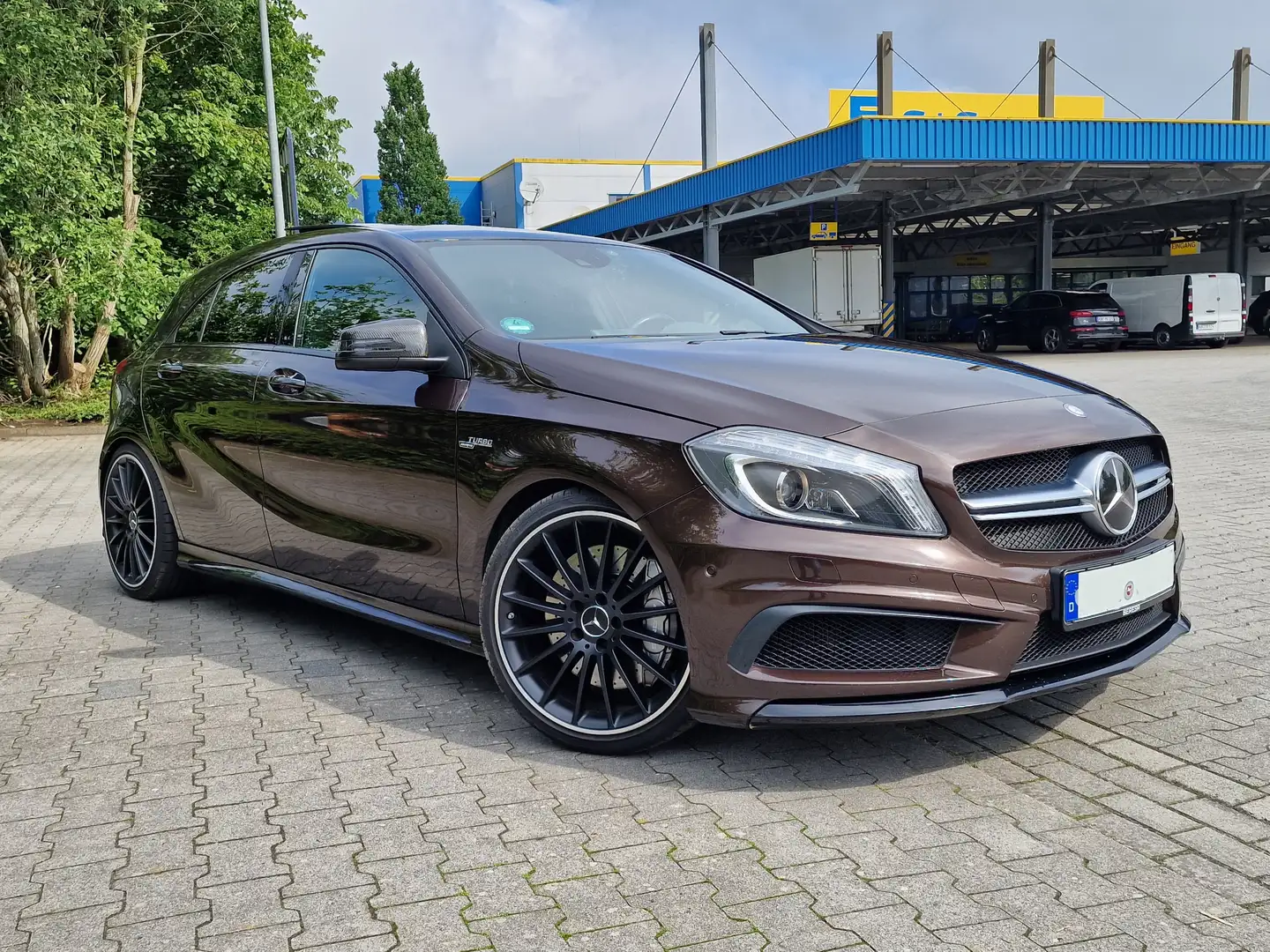 Mercedes-Benz A 45 AMG 4MATIC 415 PS KW V3 Performance 530 NM Braun - 1