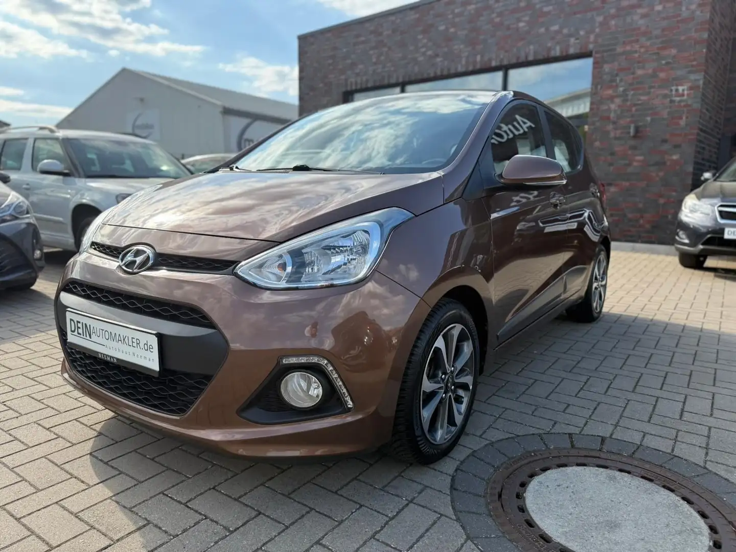 Hyundai i10 Style*LED*PDC*KLIMA*SERVO*1.HAND*AUTOMATIK* Braun - 1