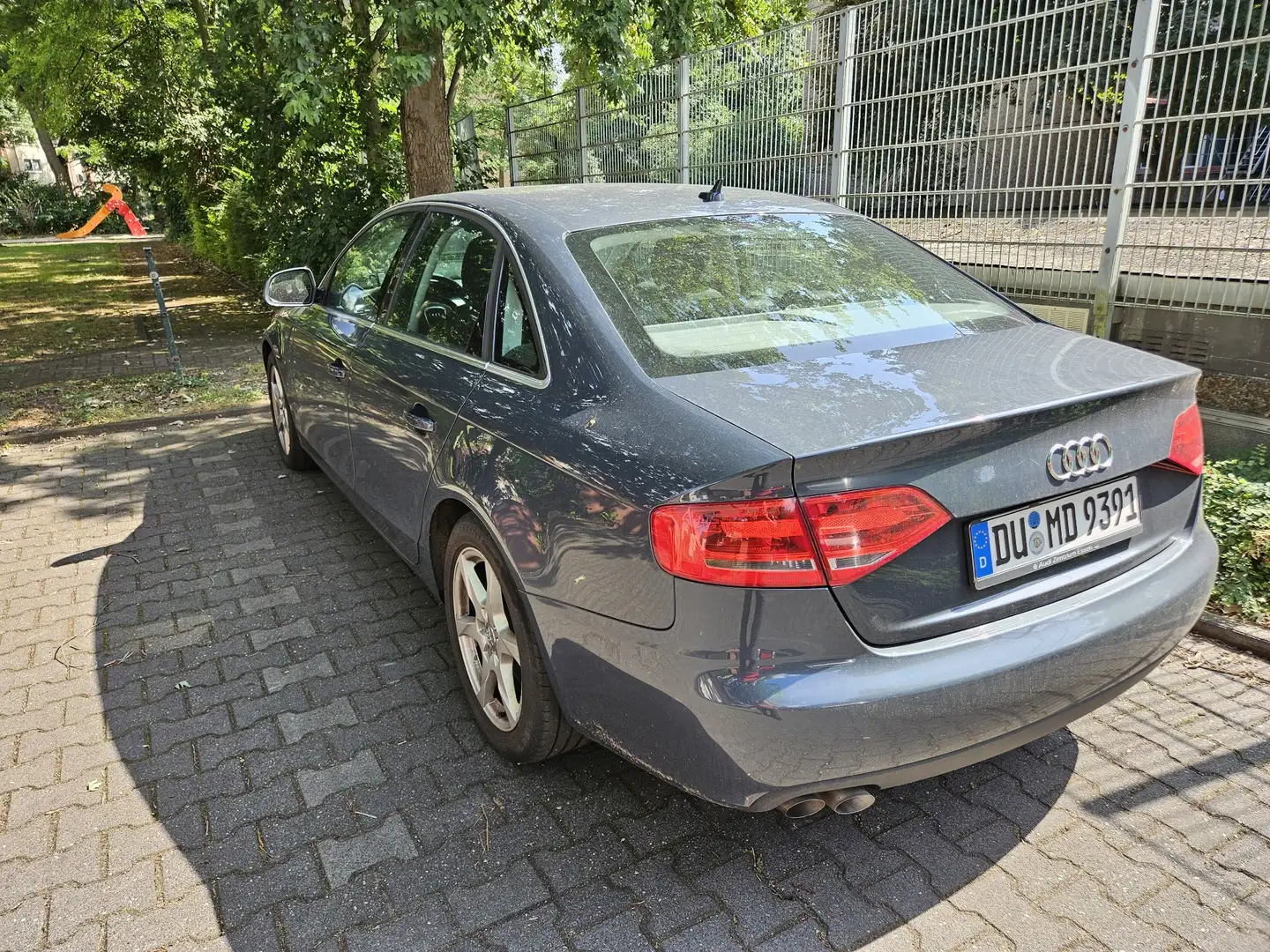 Audi A4 Ambition Grau - 2