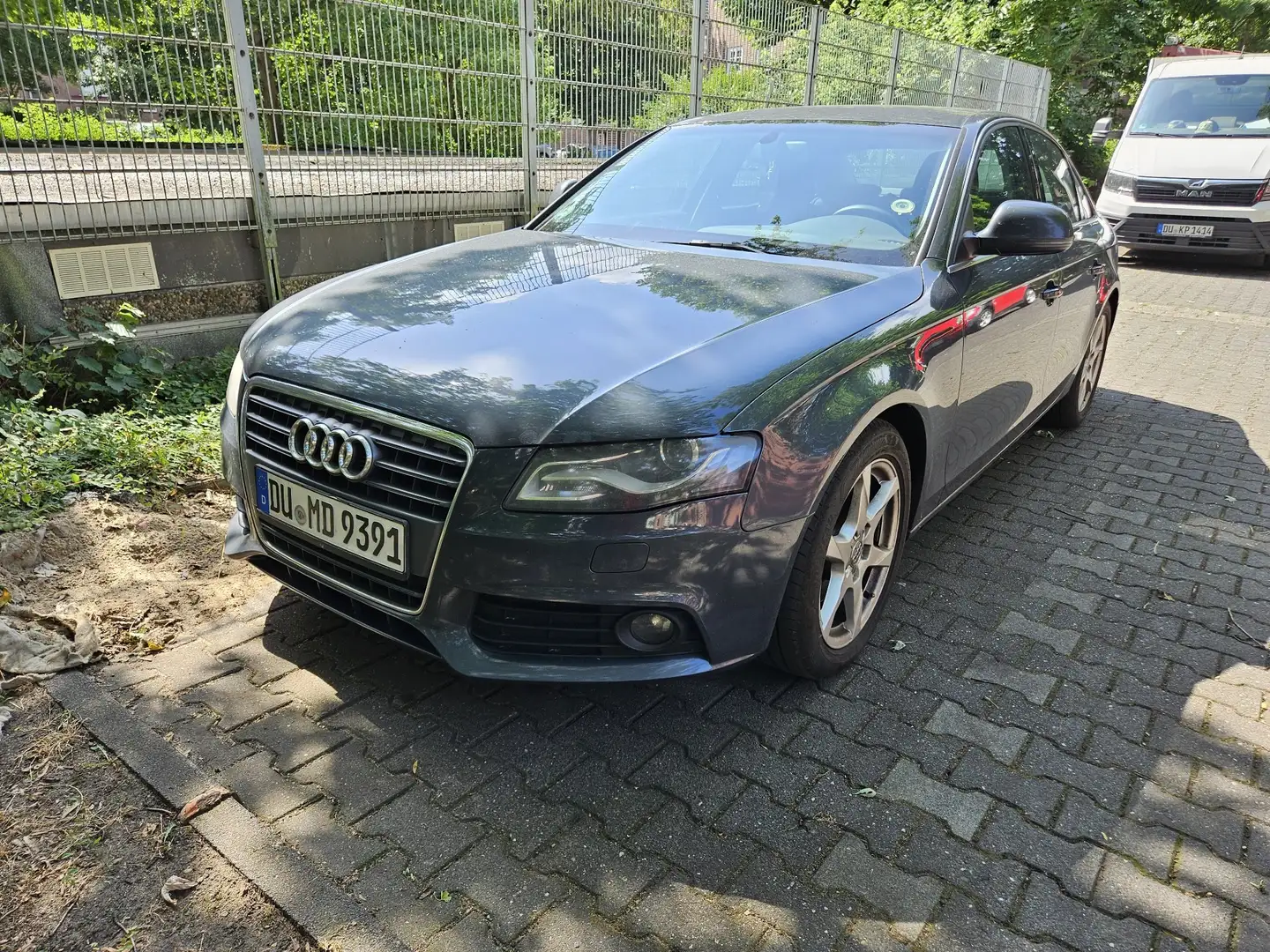 Audi A4 Ambition Grau - 1