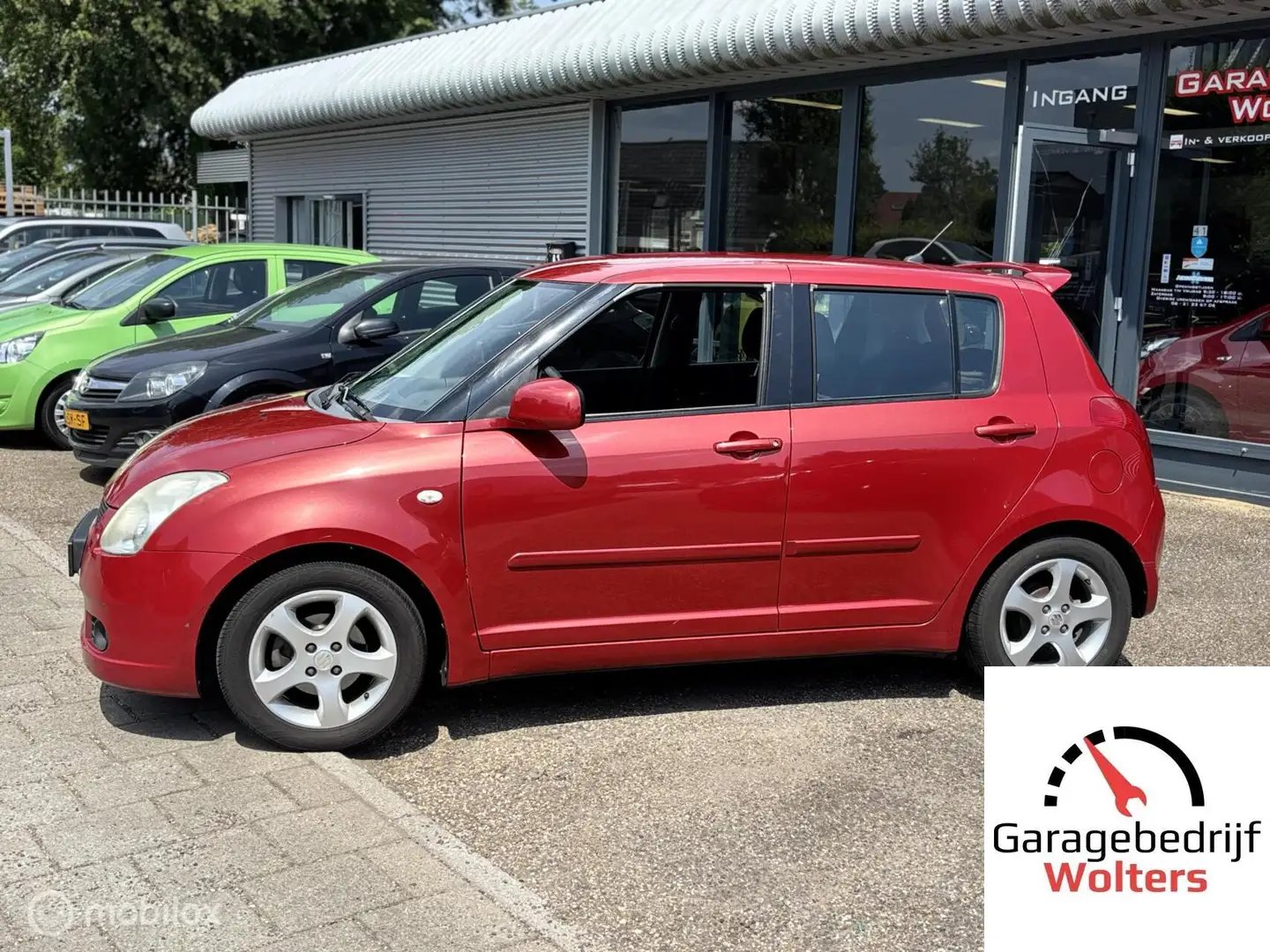Suzuki Swift 1.3 GA AIRCO 5DRS VERSNELLINGSBAK MAAKT LAWAAI Rojo - 2