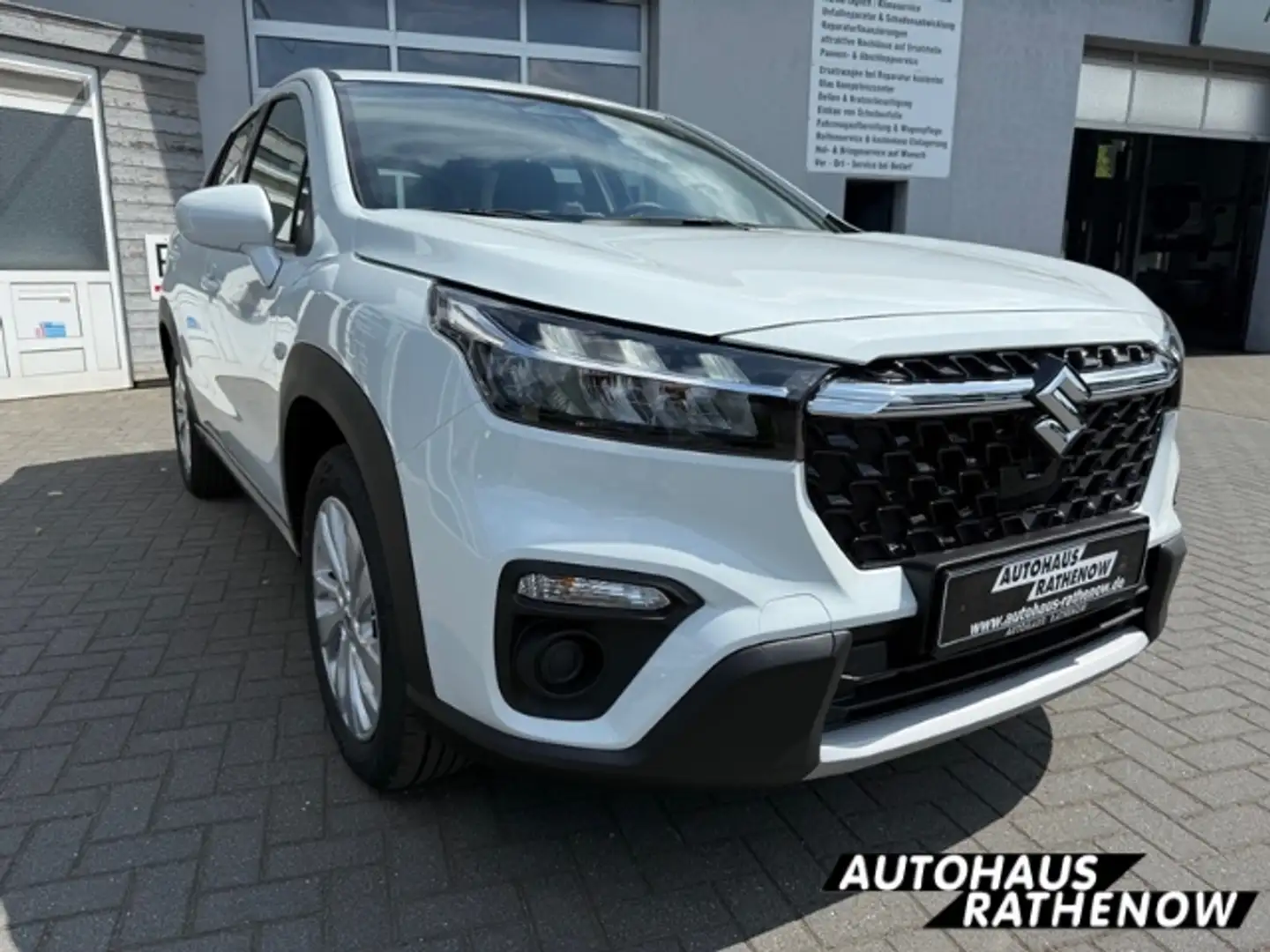 Suzuki SX4 S-Cross EDITION 1.4 BOOSTERJET HYBRID* Navi LED ACC DAB Ke Weiß - 1