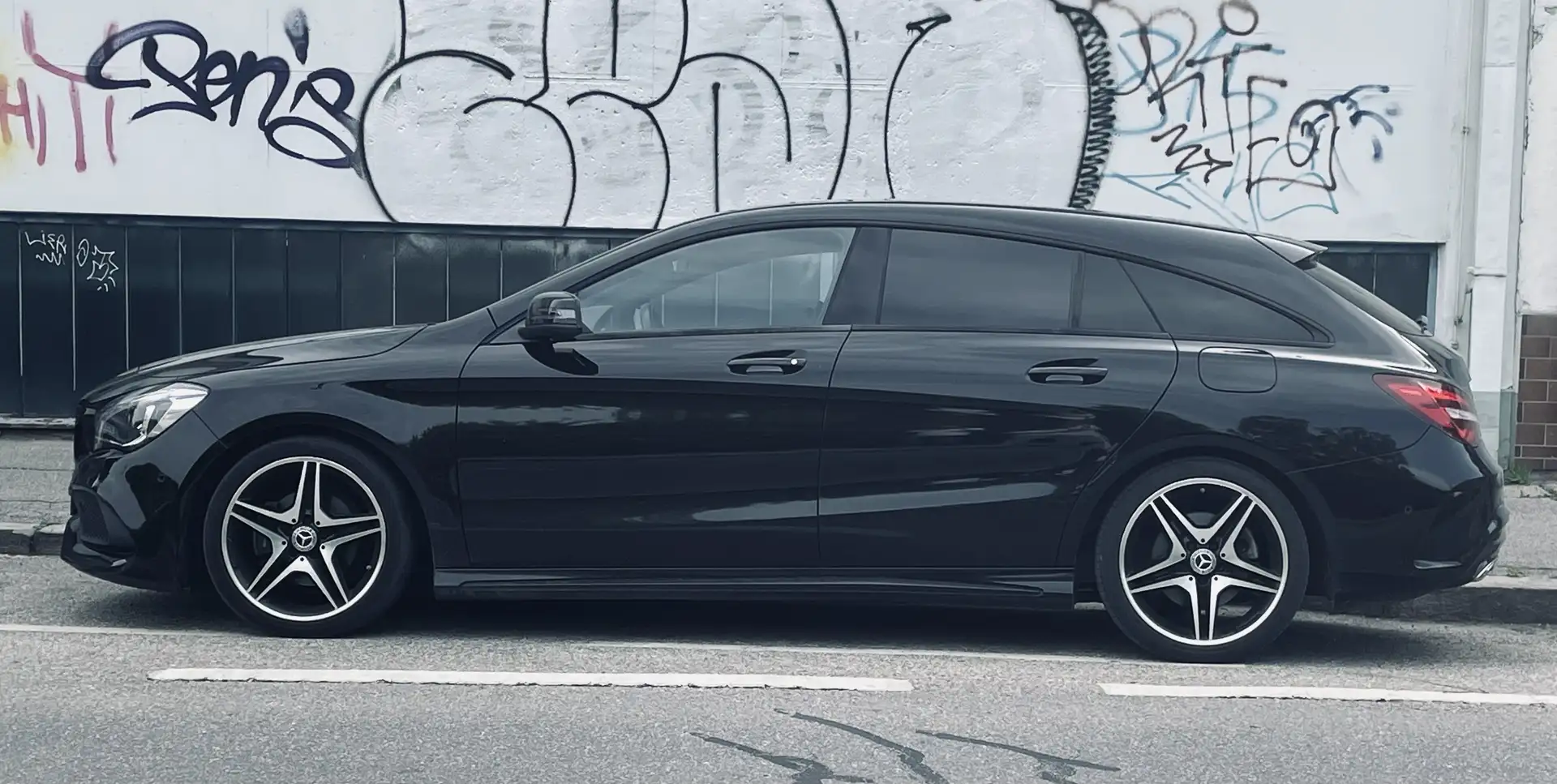 Mercedes-Benz CLA 180 Shooting Brake, AMG-Line - 2