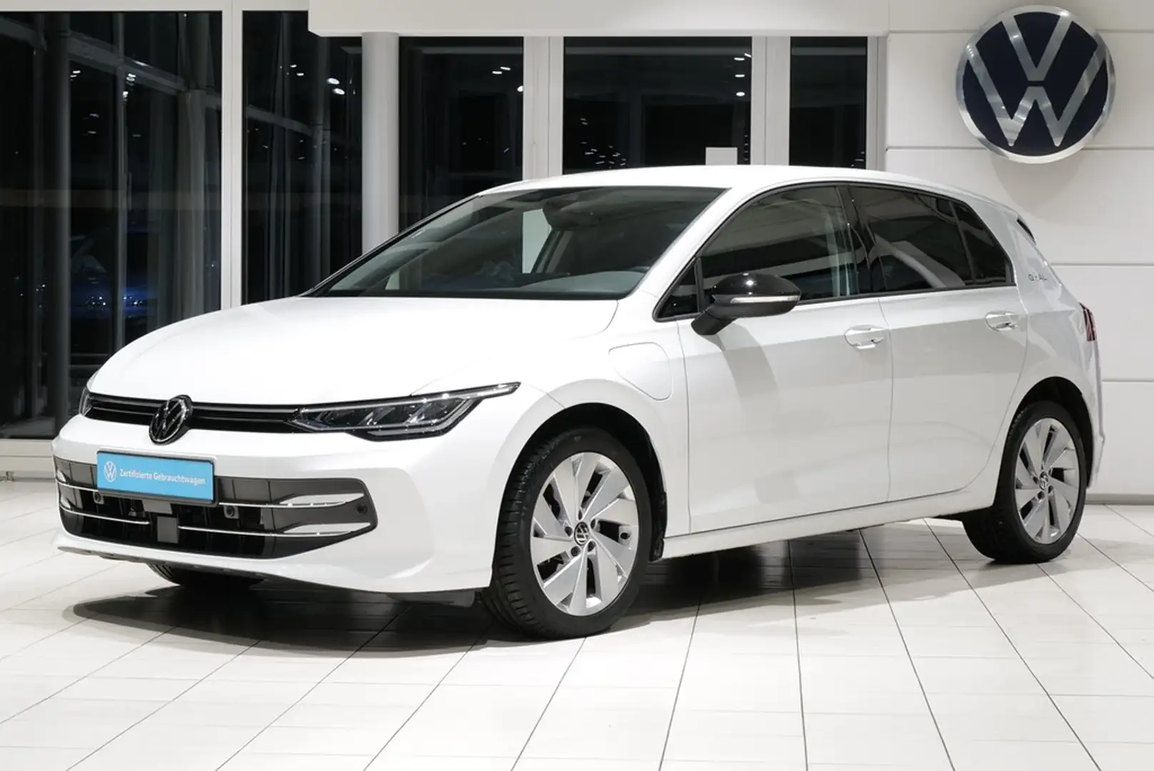Volkswagen Golf VIII eHybrid Goal Navi AHK RKam Totwinkel ACC Weiß - 2