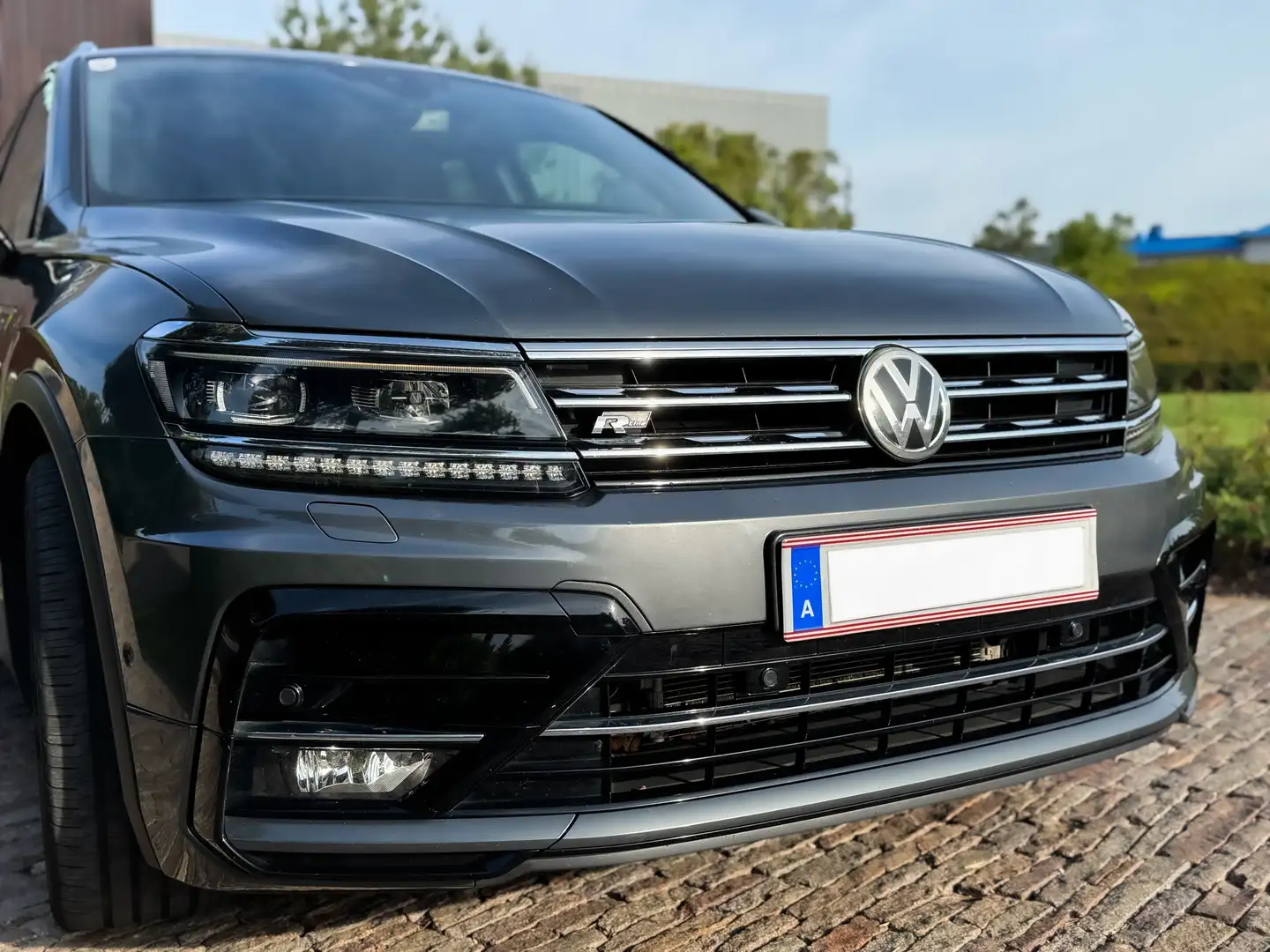 Volkswagen Tiguan 2,0 TDI SCR 4Motion Highline DSG Grau - 2