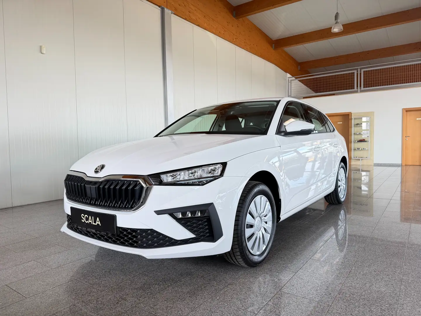 Skoda Scala Essence Weiß - 2