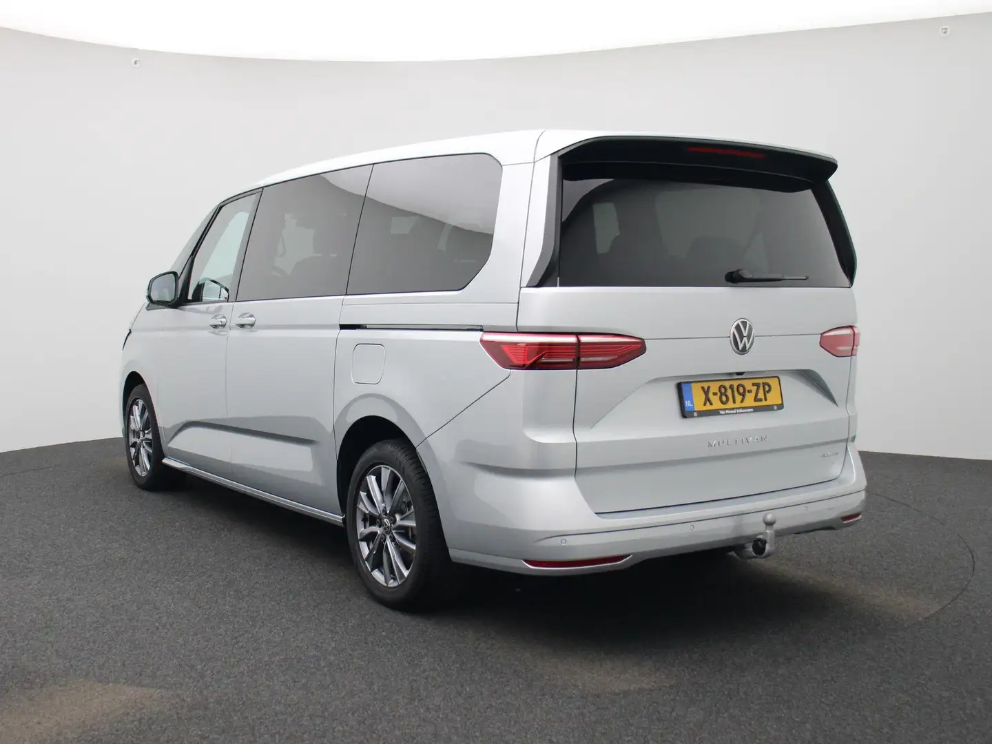 Volkswagen T7 Multivan 1.4 eHybrid L2H1 Life Trekhaak | Navigatie | Airco Gris - 2
