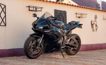 CBR 1000 rr fireblade garantie constructeur entretien complet echappement akrapovic