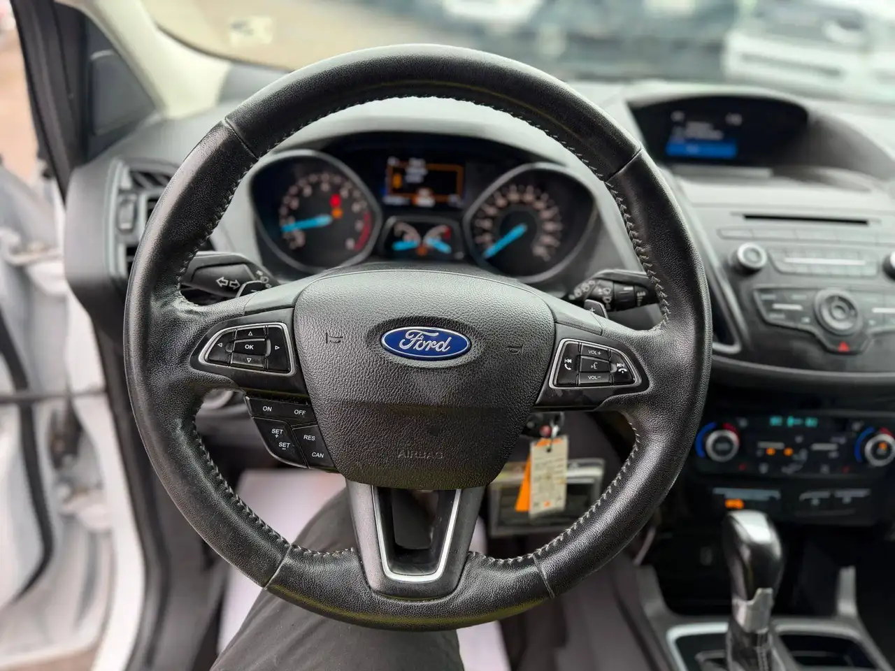 Ford Escape снимка Ford Escape