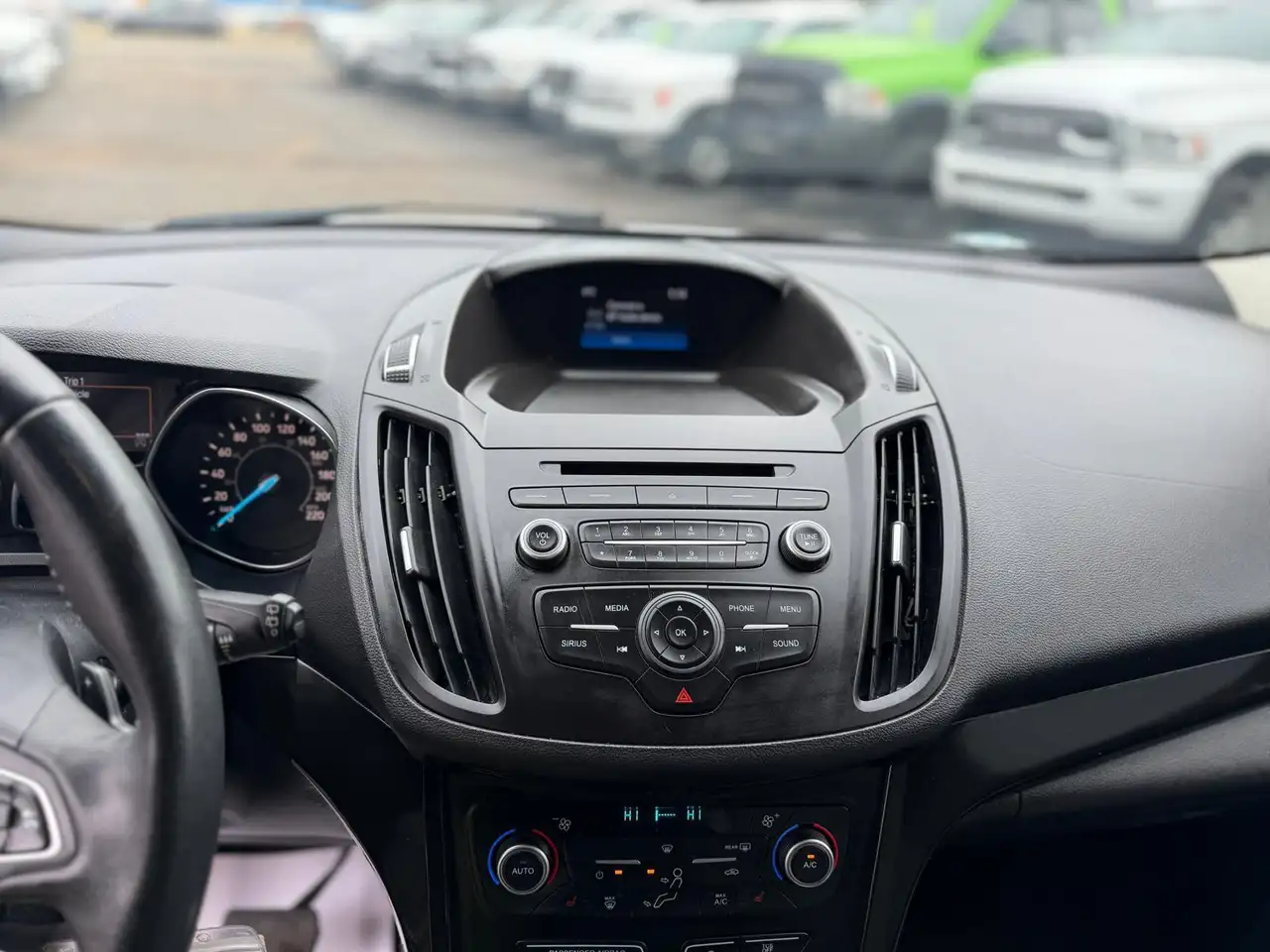 Ford Escape снимка Ford Escape