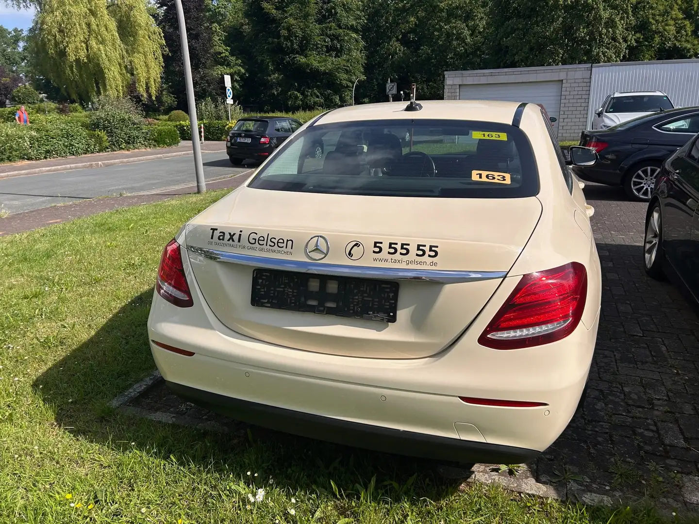 Mercedes-Benz E 200 E 200 d 9G-TRONIC Béžová - 1