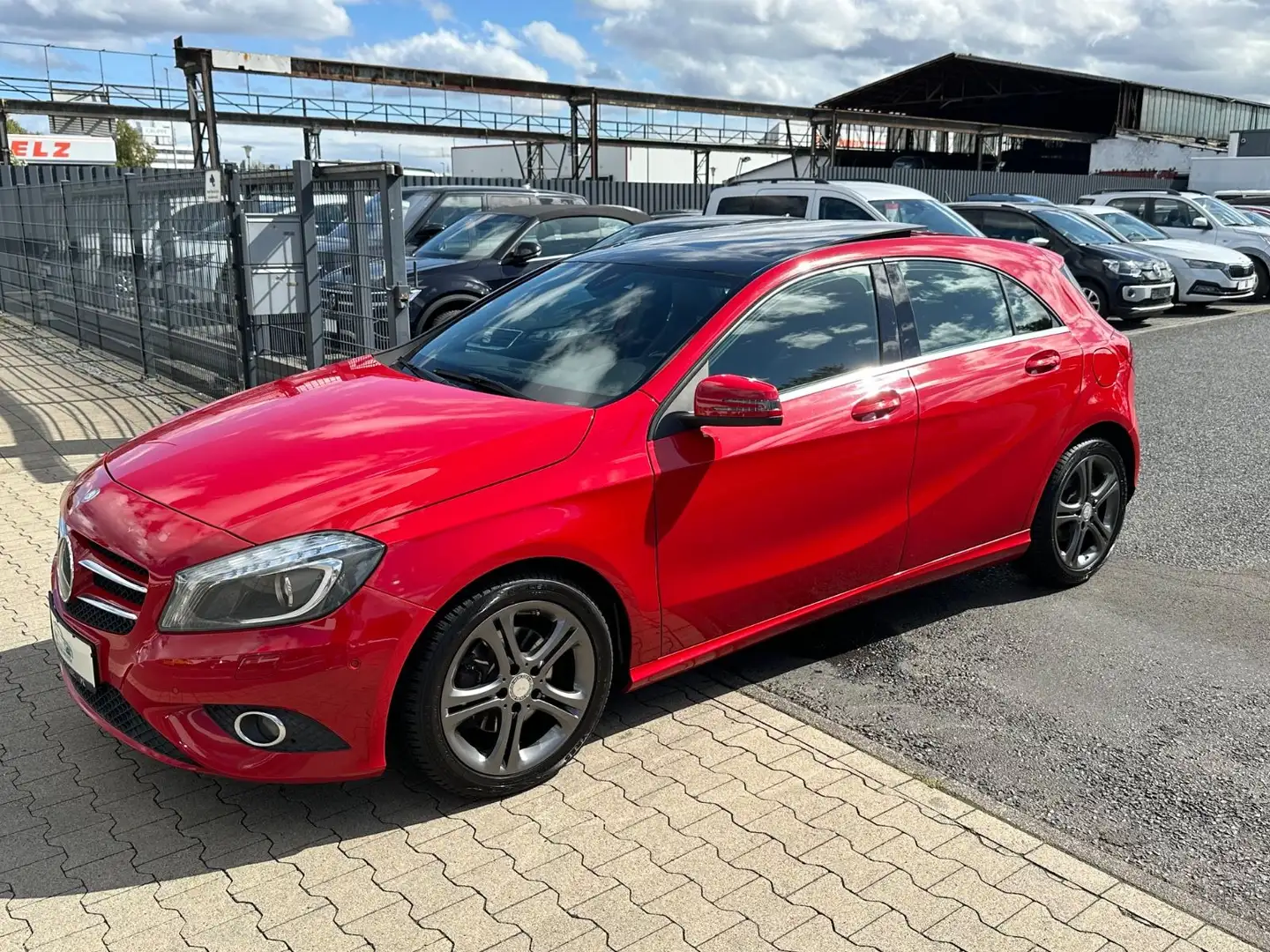 Mercedes-Benz A 180 7G BlueEfficiency Panorama/Leder/PDC/LED Rouge - 1