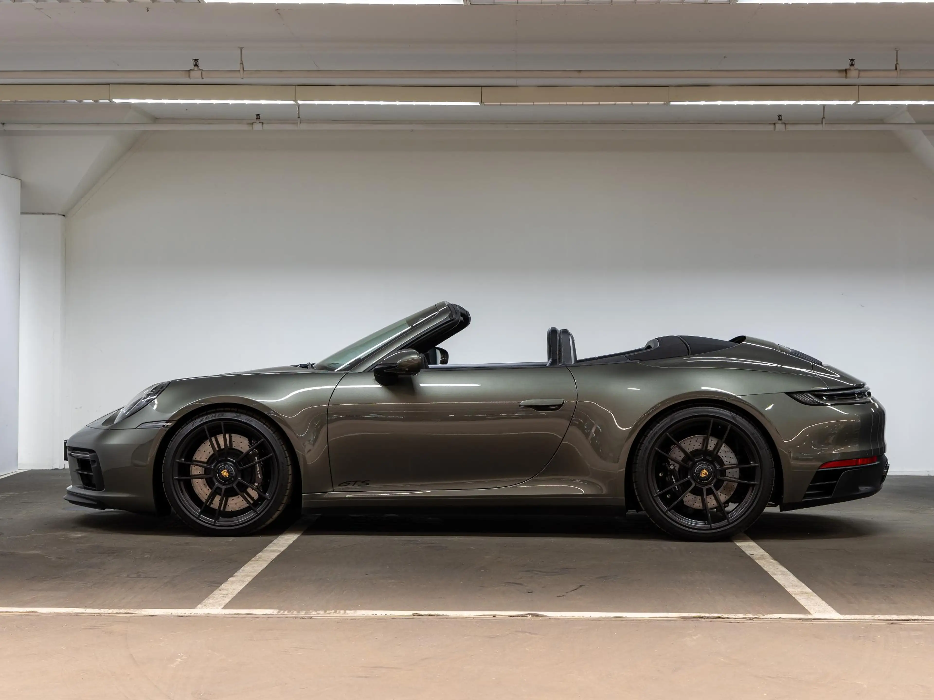 Porsche 992 Cabrio 3.0 Carrera GTS — photo 2