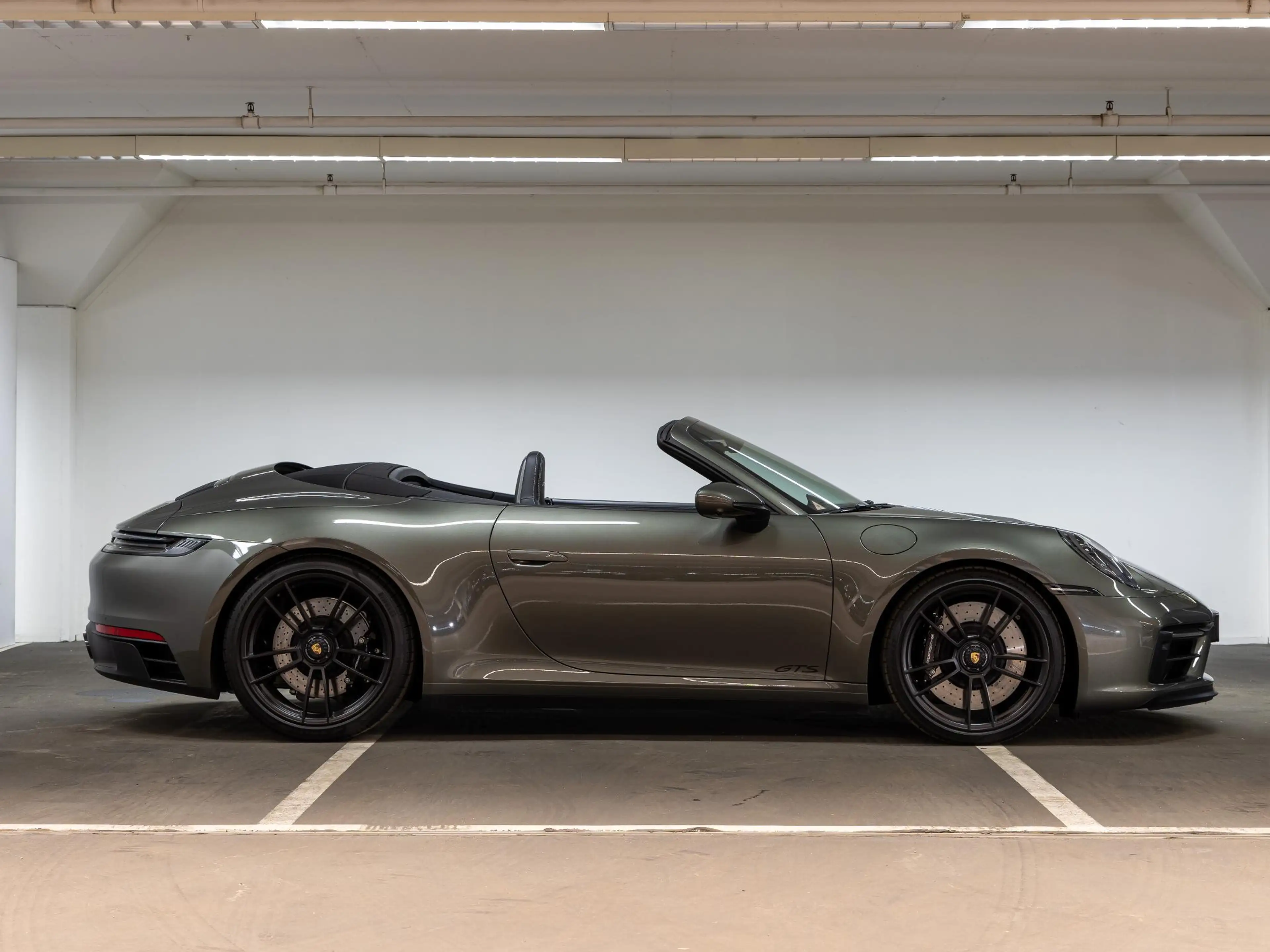 Porsche 992 Cabrio 3.0 Carrera GTS — photo 6