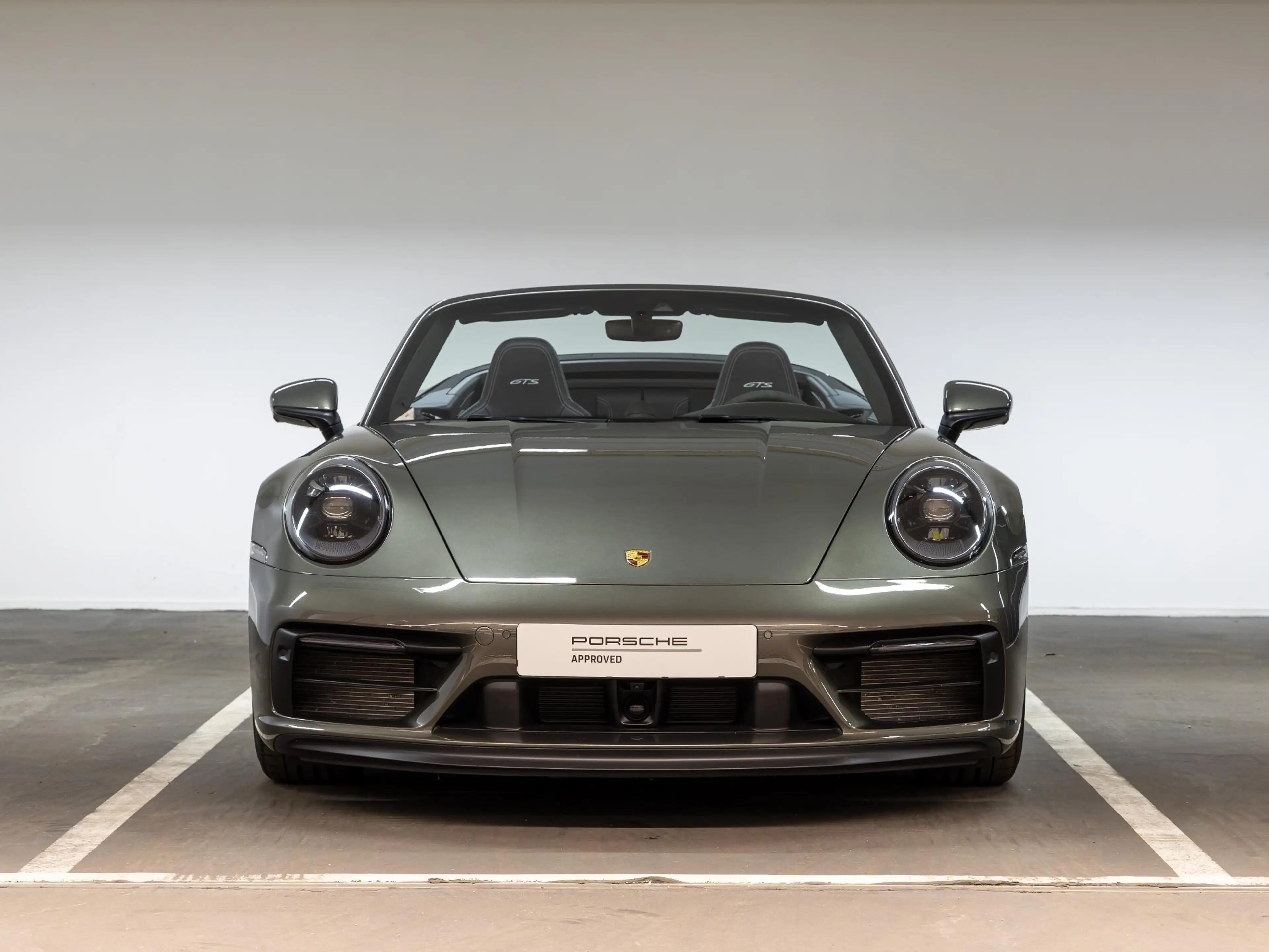 Porsche 992 Cabrio 3.0 Carrera GTS — photo 4