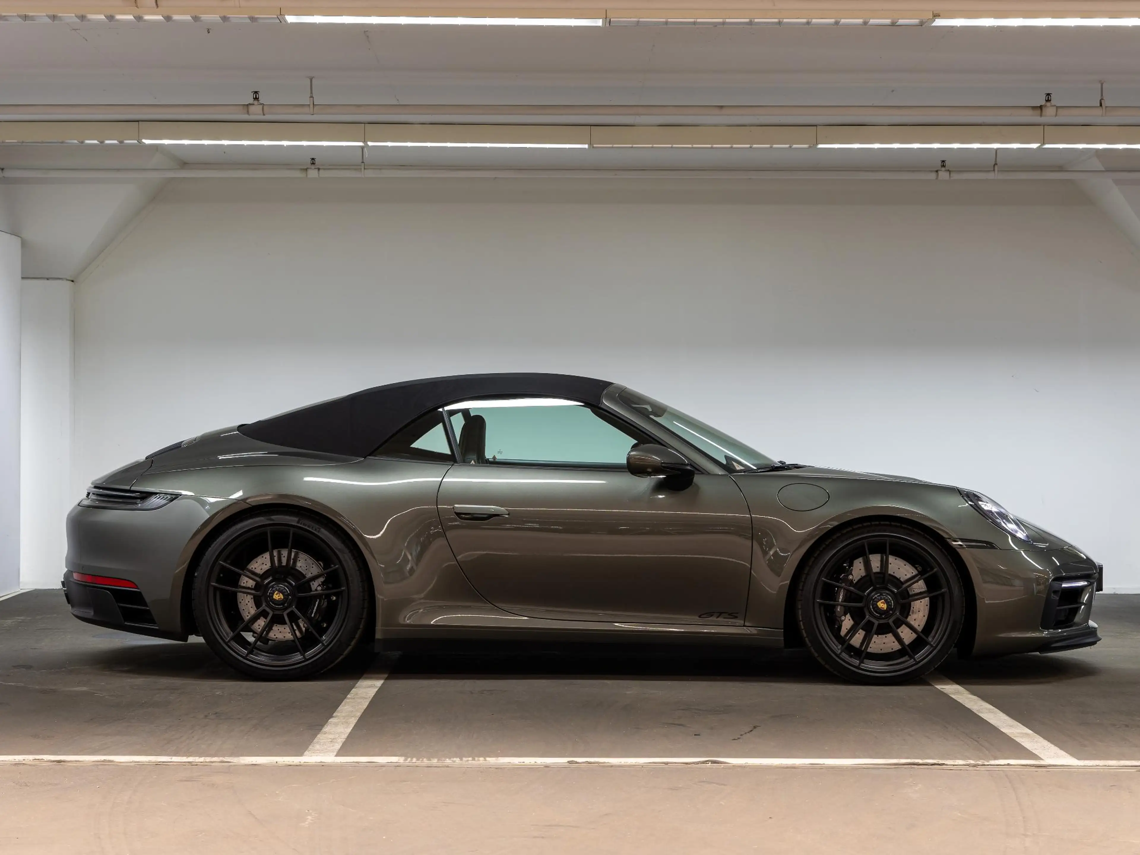Porsche 992 Cabrio 3.0 Carrera GTS — photo 7