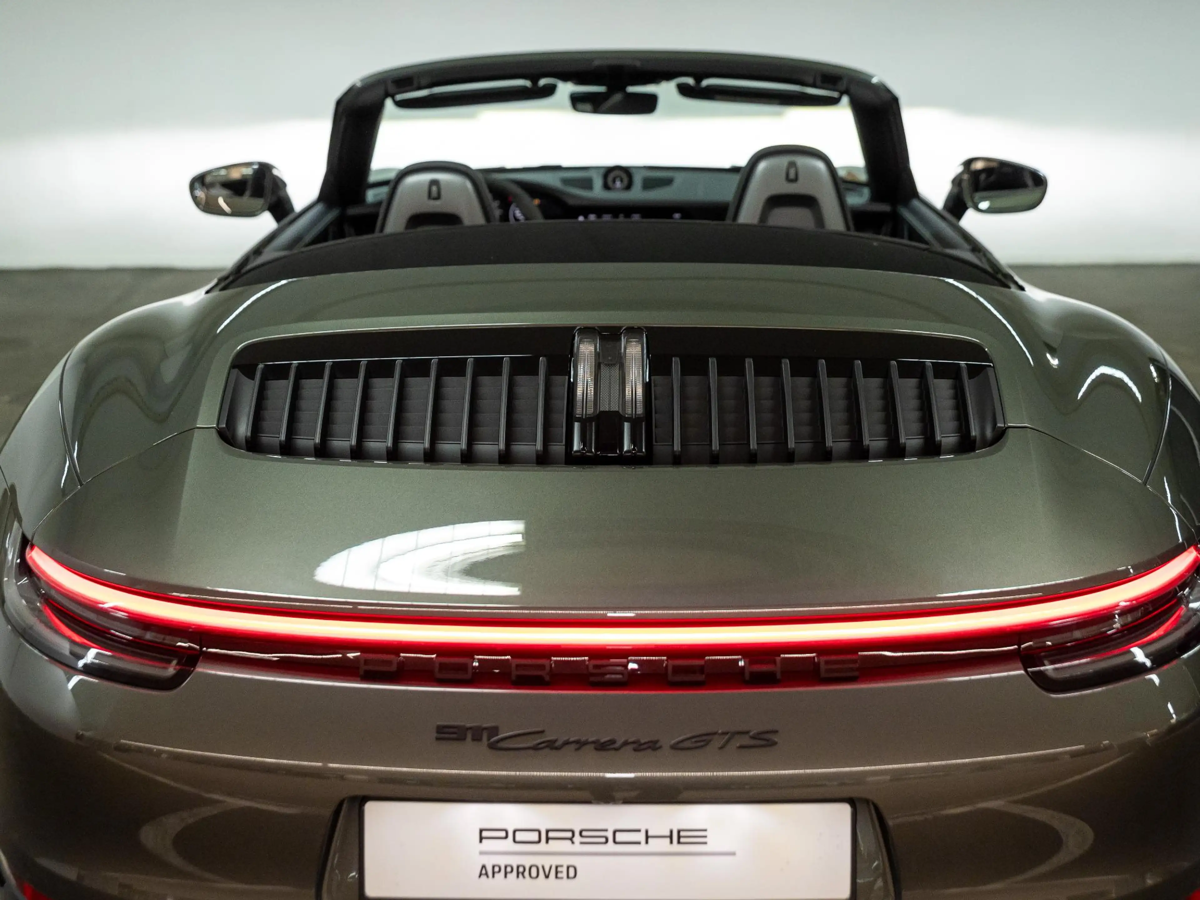 Porsche 992 Cabrio 3.0 Carrera GTS — photo 10