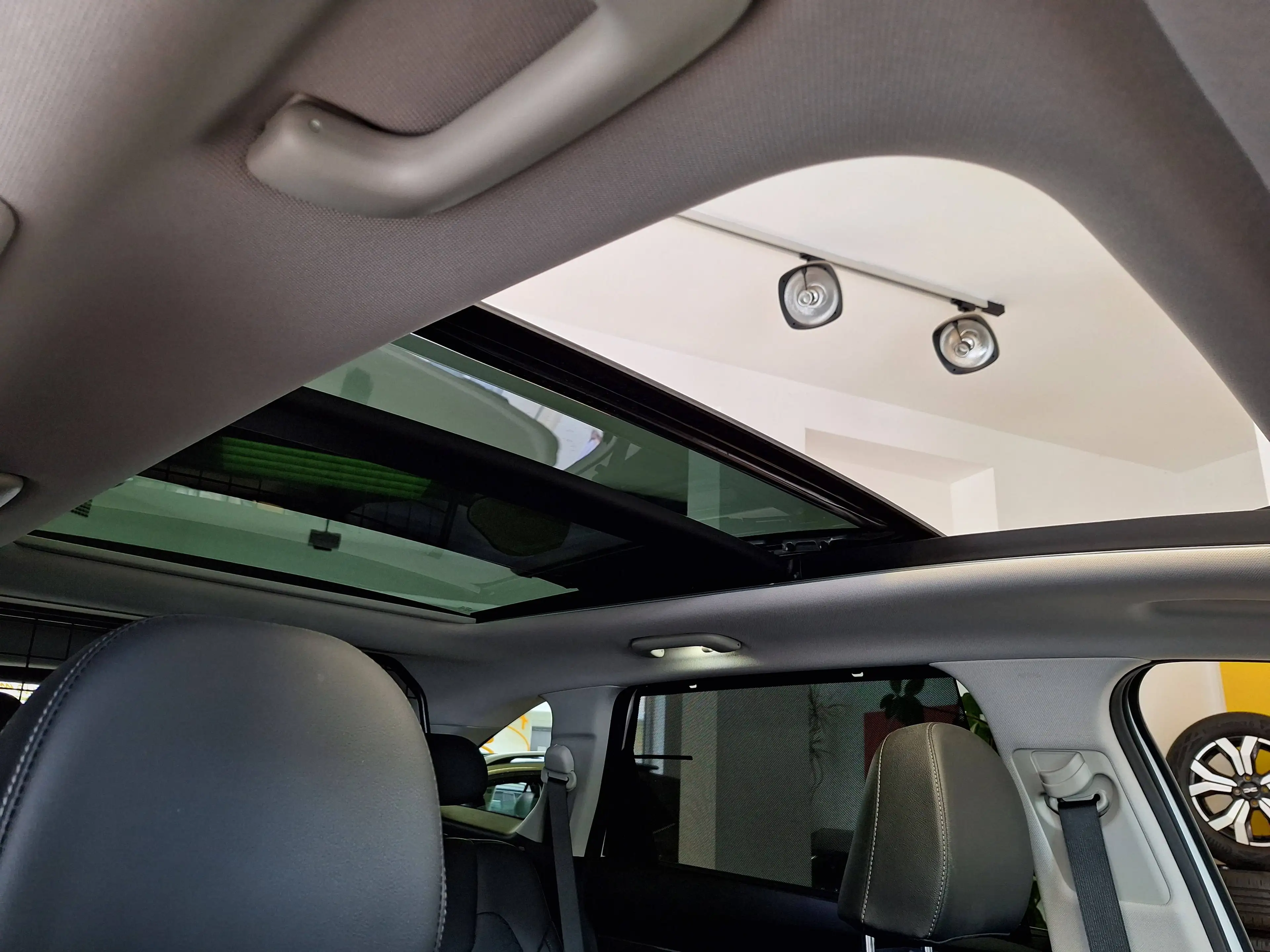 Kia Sorento Plug-In Hybrid AWD Schiebedach 8xRäder Werksgarantie 360* LED — photo 3