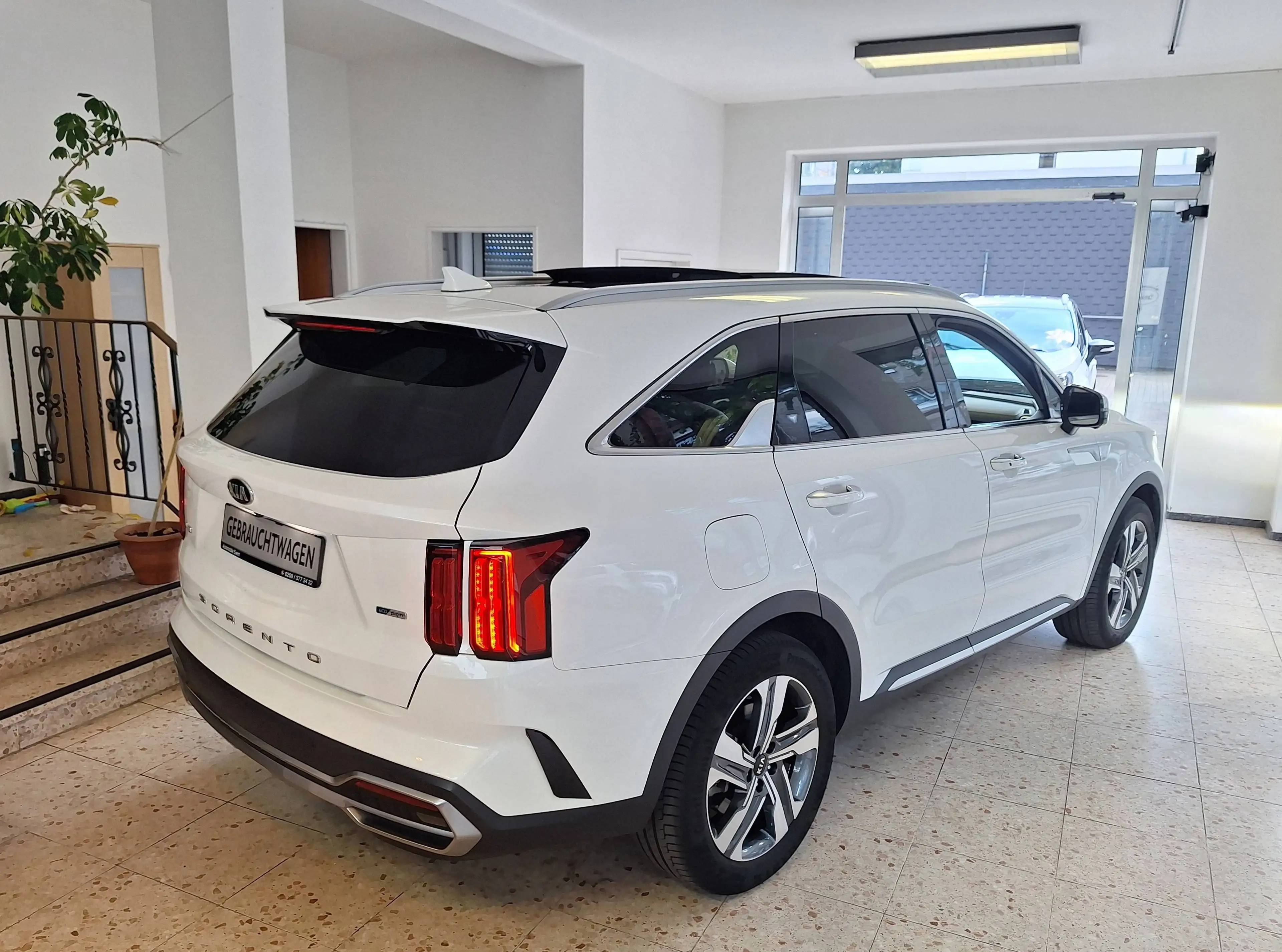 Kia Sorento Plug-In Hybrid AWD Schiebedach 8xRäder Werksgarantie 360* LED — photo 5