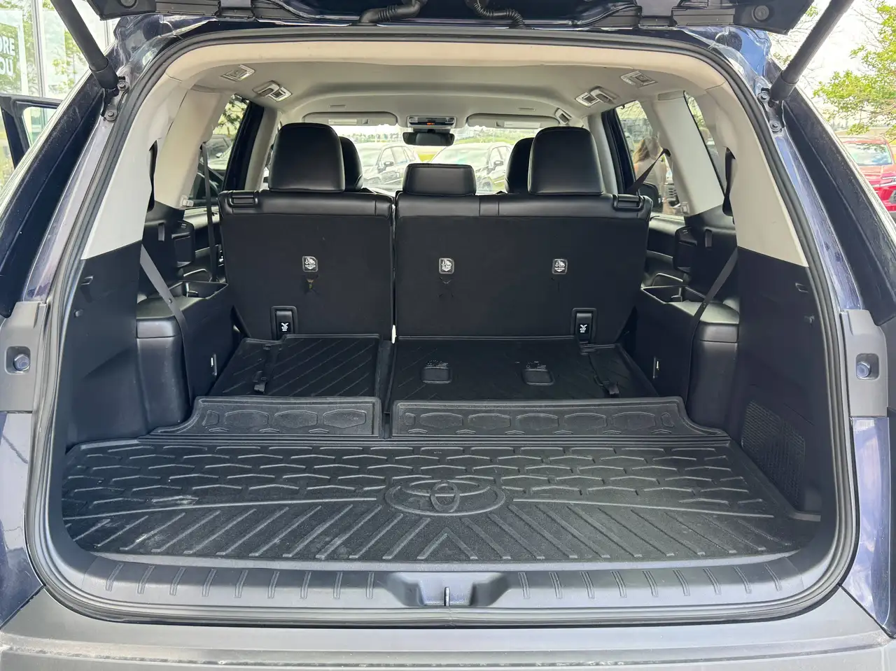 Toyota Grand Highlander fotografie Toyota Grand Highlander