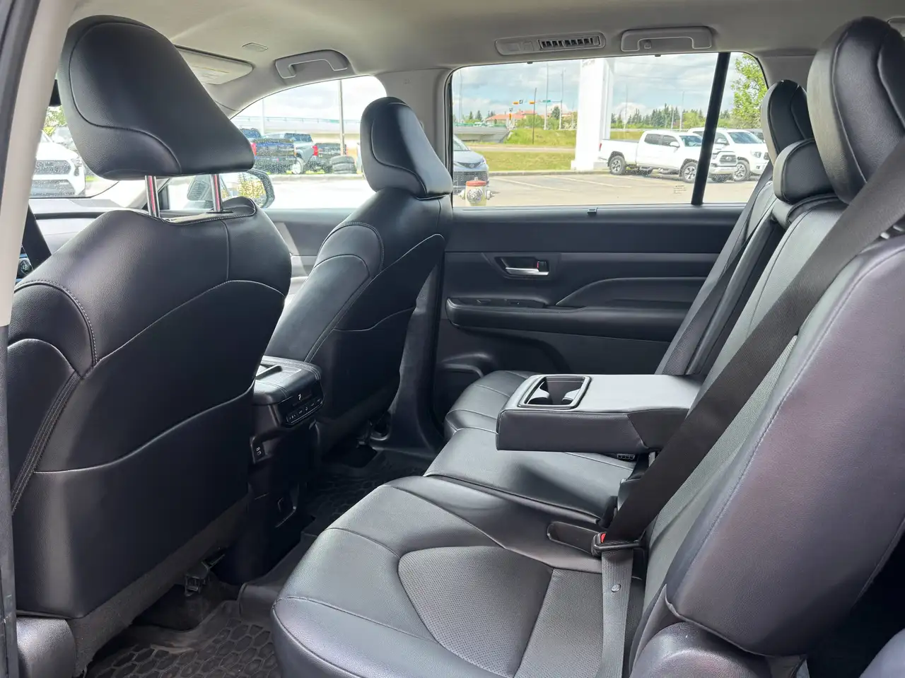 Toyota Grand Highlander fotografie Toyota Grand Highlander
