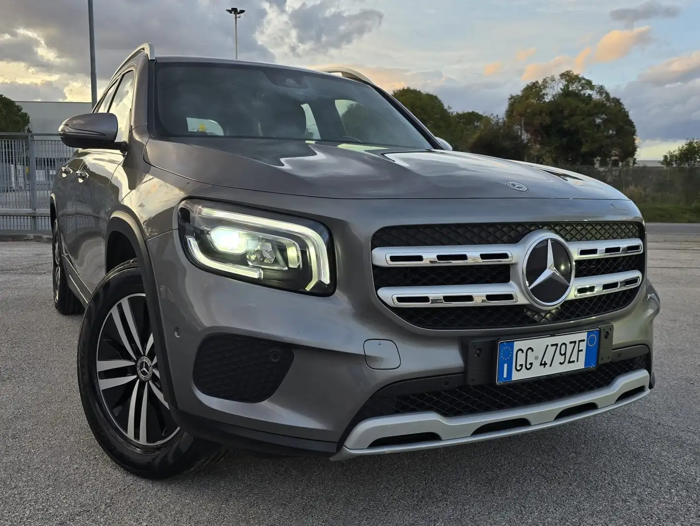 Mercedes-Benz GLB 200 GLB - X247 2019 d Business Extra 4matic auto Gris - 2