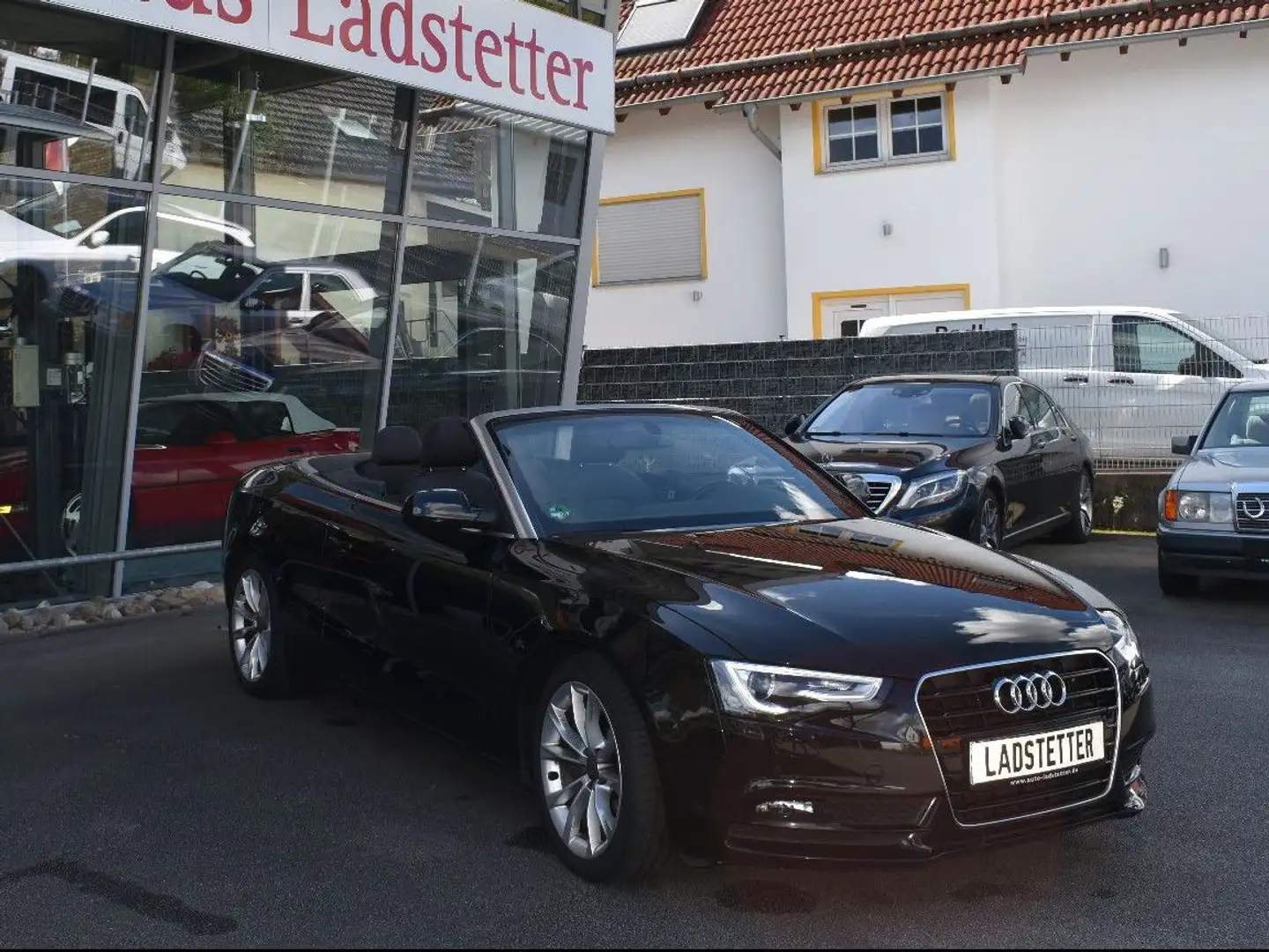 Audi A5 Cabriolet *SHZ*Xenon*AHK*Navi* Schwarz - 1