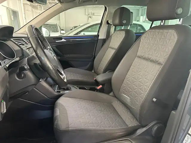 Volkswagen Tiguan view 12